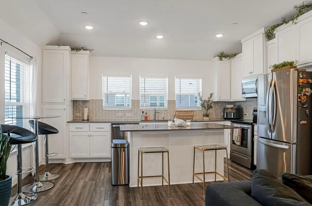 Townhouse For Rent in Tarrant County , 5114 Springlake Parkway, Haltom City, Texas 76117, 2 Bedroom, 2 Bathroom, 1 Garage spaces, 1,196 Sqft, built in 2022, mls#21387302, Real Estate Agent in Haltom City, Homes For Rent in Tarrant county, Homes For Rent in Haltom City, Realtor in Haltom City Texas, Real Estate Brokerage Independent Realty Texas, Luminita Cordes Realtor