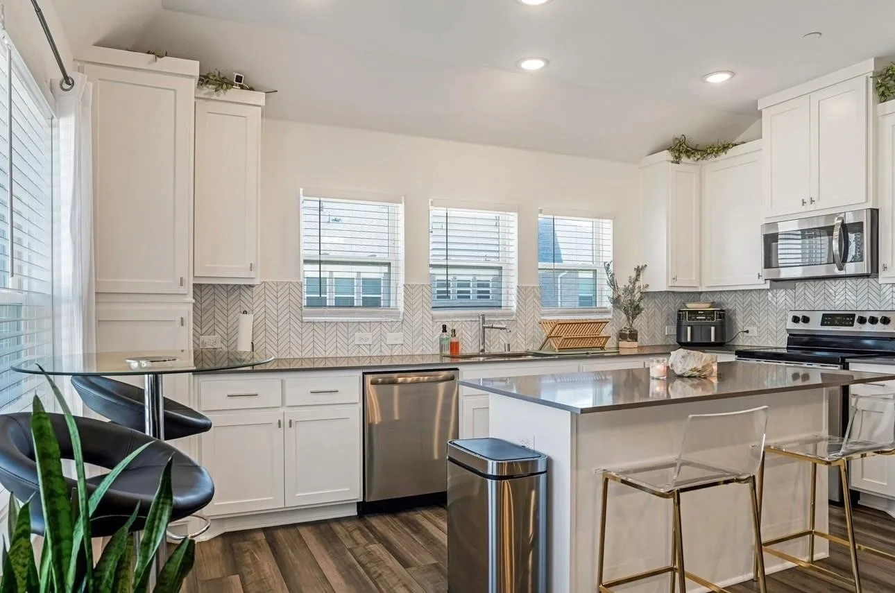 Townhouse For Rent in Tarrant County , 5114 Springlake Parkway, Haltom City, Texas 76117, 2 Bedroom, 2 Bathroom, 1 Garage spaces, 1,196 Sqft, built in 2022, mls#21387302, Real Estate Agent in Haltom City, Homes For Rent in Tarrant county, Homes For Rent in Haltom City, Realtor in Haltom City Texas, Real Estate Brokerage Independent Realty Texas, Luminita Cordes Realtor