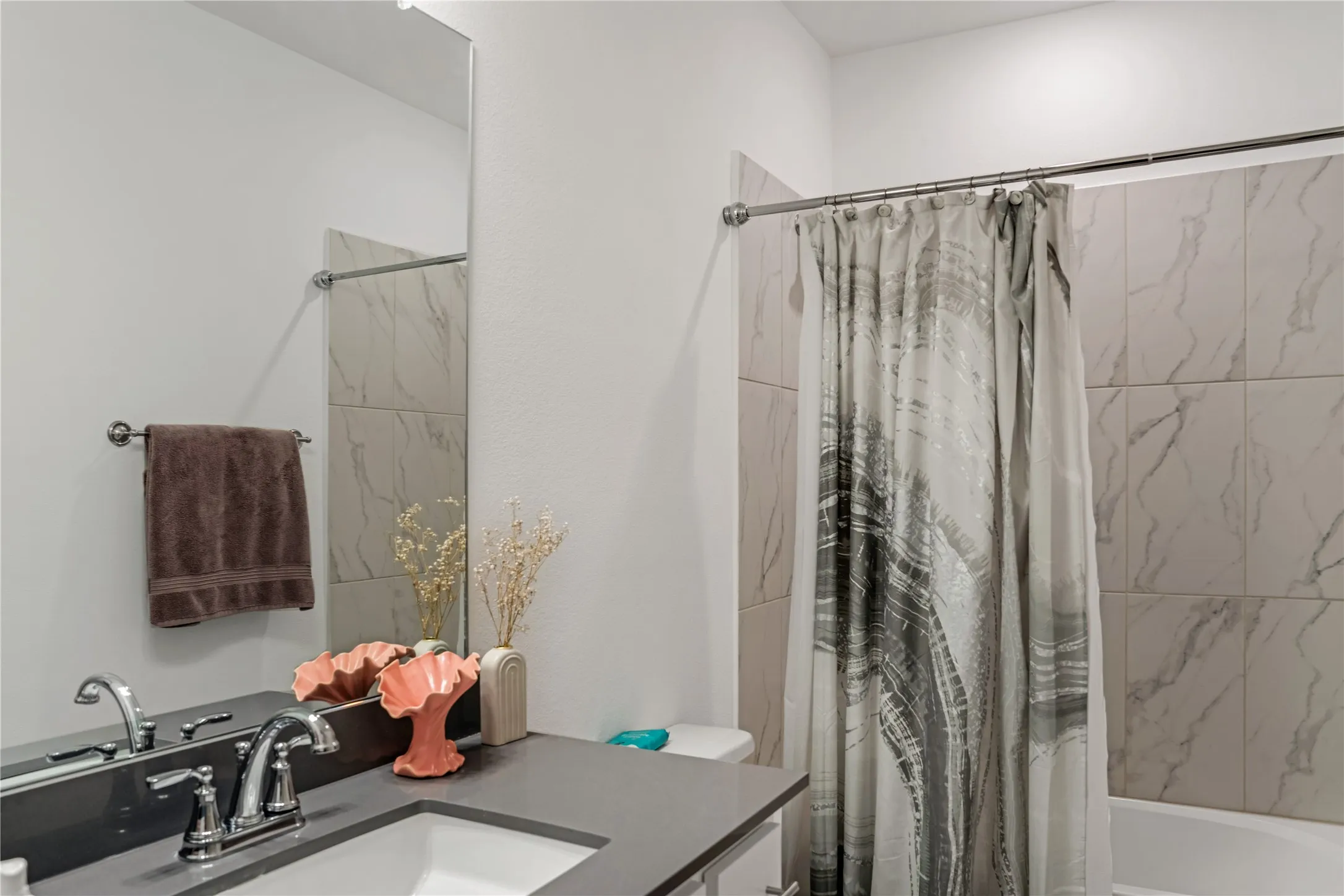 Townhouse For Rent in Tarrant County , 5114 Springlake Parkway, Haltom City, Texas 76117, 2 Bedroom, 2 Bathroom, 1 Garage spaces, 1,196 Sqft, built in 2022, mls#21387302, Real Estate Agent in Haltom City, Homes For Rent in Tarrant county, Homes For Rent in Haltom City, Realtor in Haltom City Texas, Real Estate Brokerage Independent Realty Texas, Luminita Cordes Realtor