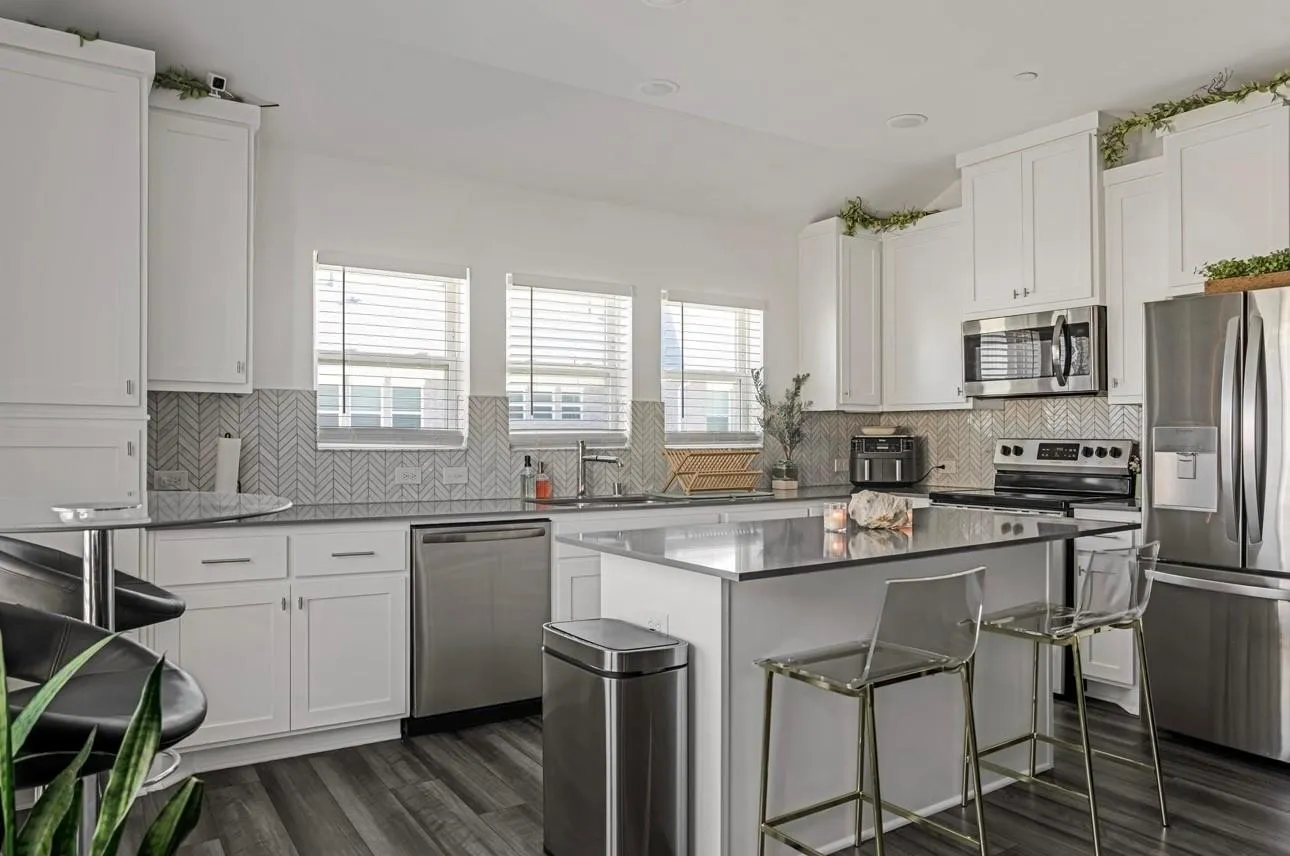Townhouse For Rent in Tarrant County , 5114 Springlake Parkway, Haltom City, Texas 76117, 2 Bedroom, 2 Bathroom, 1 Garage spaces, 1,196 Sqft, built in 2022, mls#21387302, Real Estate Agent in Haltom City, Homes For Rent in Tarrant county, Homes For Rent in Haltom City, Realtor in Haltom City Texas, Real Estate Brokerage Independent Realty Texas, Luminita Cordes Realtor