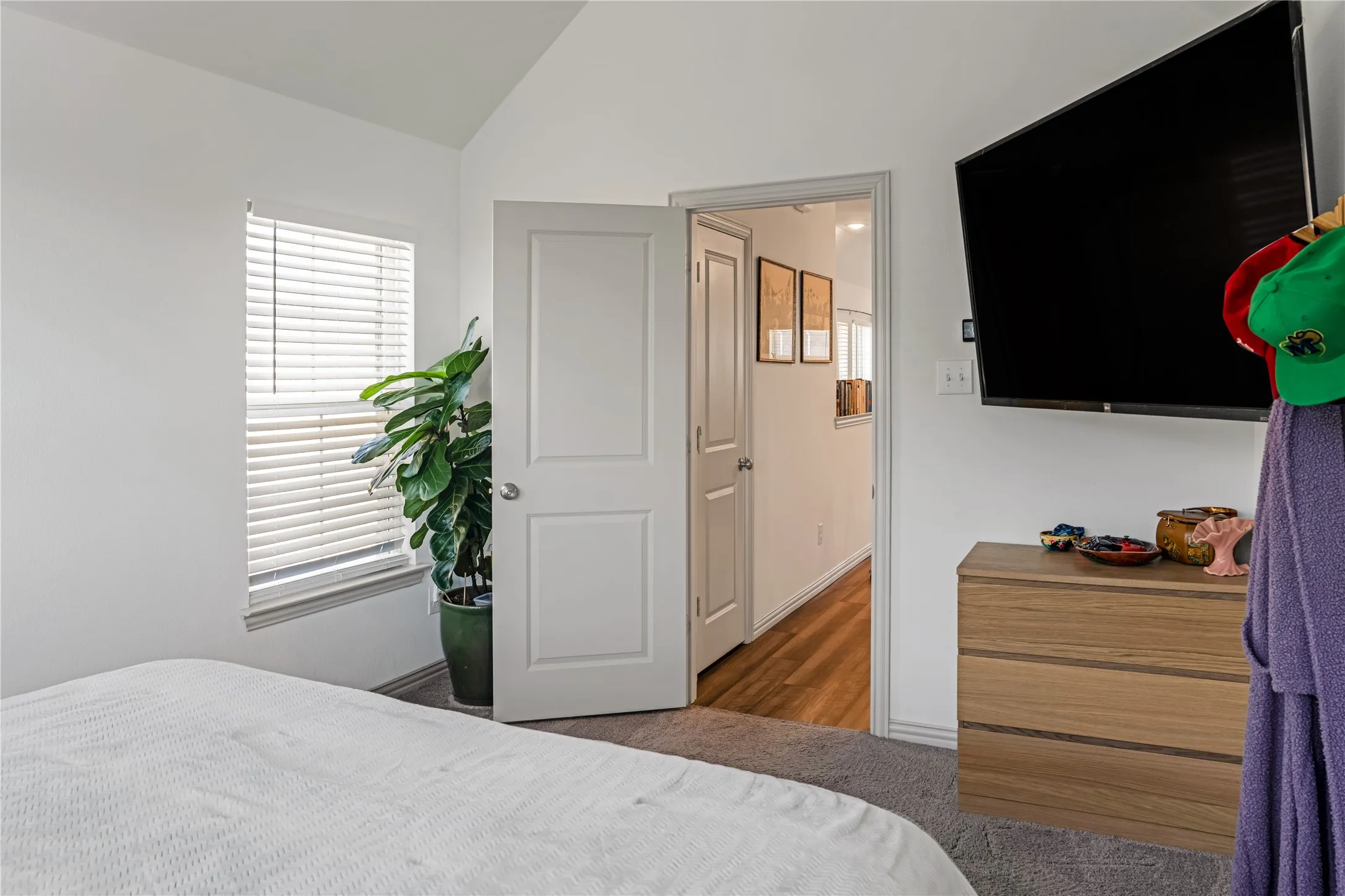 Townhouse For Rent in Tarrant County , 5114 Springlake Parkway, Haltom City, Texas 76117, 2 Bedroom, 2 Bathroom, 1 Garage spaces, 1,196 Sqft, built in 2022, mls#21387302, Real Estate Agent in Haltom City, Homes For Rent in Tarrant county, Homes For Rent in Haltom City, Realtor in Haltom City Texas, Real Estate Brokerage Independent Realty Texas, Luminita Cordes Realtor