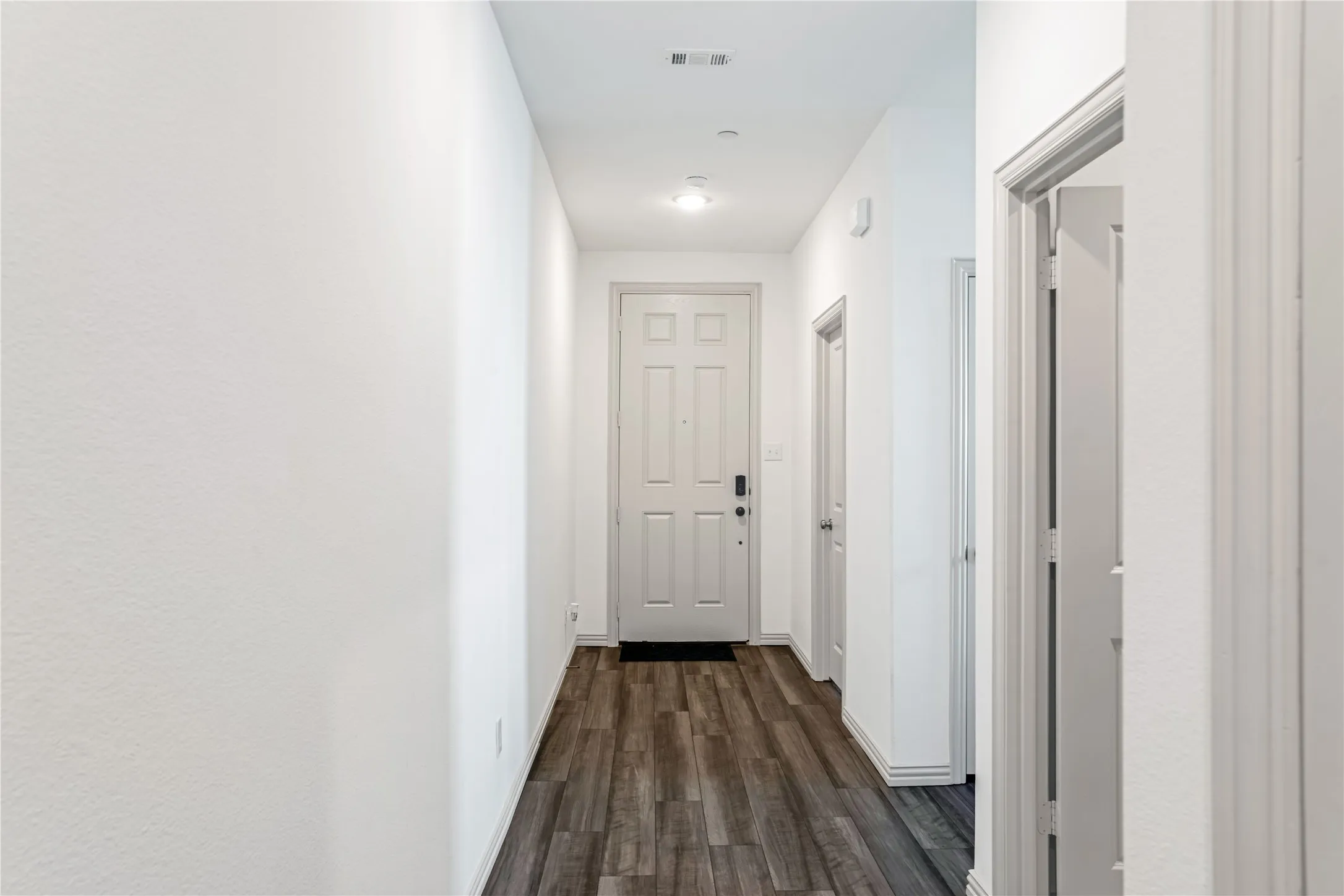 Townhouse For Rent in Tarrant County , 5114 Springlake Parkway, Haltom City, Texas 76117, 2 Bedroom, 2 Bathroom, 1 Garage spaces, 1,196 Sqft, built in 2022, mls#21387302, Real Estate Agent in Haltom City, Homes For Rent in Tarrant county, Homes For Rent in Haltom City, Realtor in Haltom City Texas, Real Estate Brokerage Independent Realty Texas, Luminita Cordes Realtor