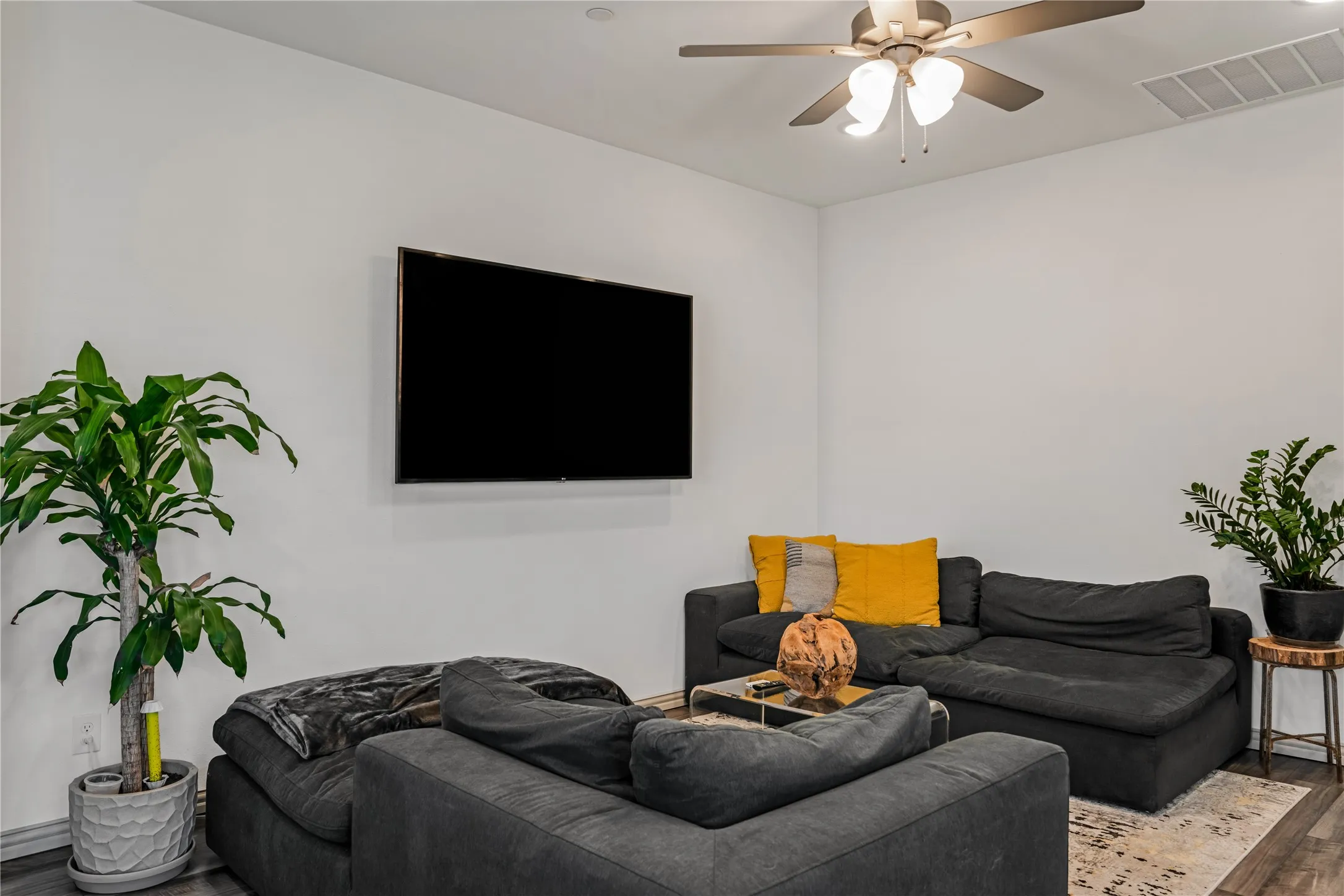 Townhouse For Rent in Tarrant County , 5114 Springlake Parkway, Haltom City, Texas 76117, 2 Bedroom, 2 Bathroom, 1 Garage spaces, 1,196 Sqft, built in 2022, mls#21387302, Real Estate Agent in Haltom City, Homes For Rent in Tarrant county, Homes For Rent in Haltom City, Realtor in Haltom City Texas, Real Estate Brokerage Independent Realty Texas, Luminita Cordes Realtor