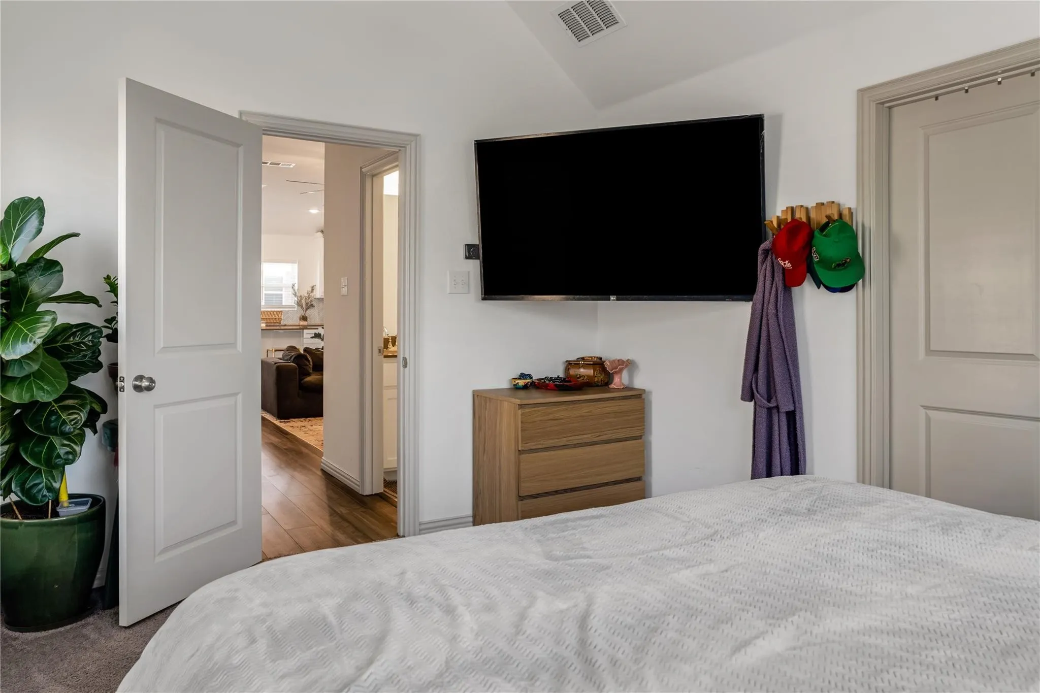 Townhouse For Rent in Tarrant County , 5114 Springlake Parkway, Haltom City, Texas 76117, 2 Bedroom, 2 Bathroom, 1 Garage spaces, 1,196 Sqft, built in 2022, mls#21387302, Real Estate Agent in Haltom City, Homes For Rent in Tarrant county, Homes For Rent in Haltom City, Realtor in Haltom City Texas, Real Estate Brokerage Independent Realty Texas, Luminita Cordes Realtor