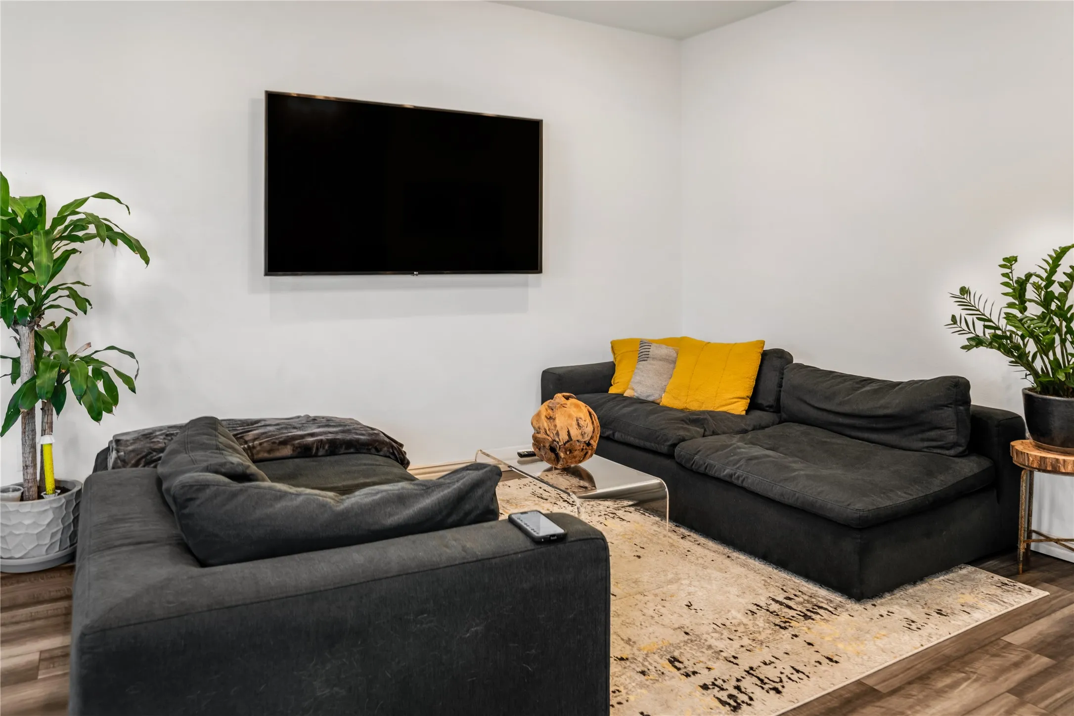Townhouse For Rent in Tarrant County , 5114 Springlake Parkway, Haltom City, Texas 76117, 2 Bedroom, 2 Bathroom, 1 Garage spaces, 1,196 Sqft, built in 2022, mls#21387302, Real Estate Agent in Haltom City, Homes For Rent in Tarrant county, Homes For Rent in Haltom City, Realtor in Haltom City Texas, Real Estate Brokerage Independent Realty Texas, Luminita Cordes Realtor