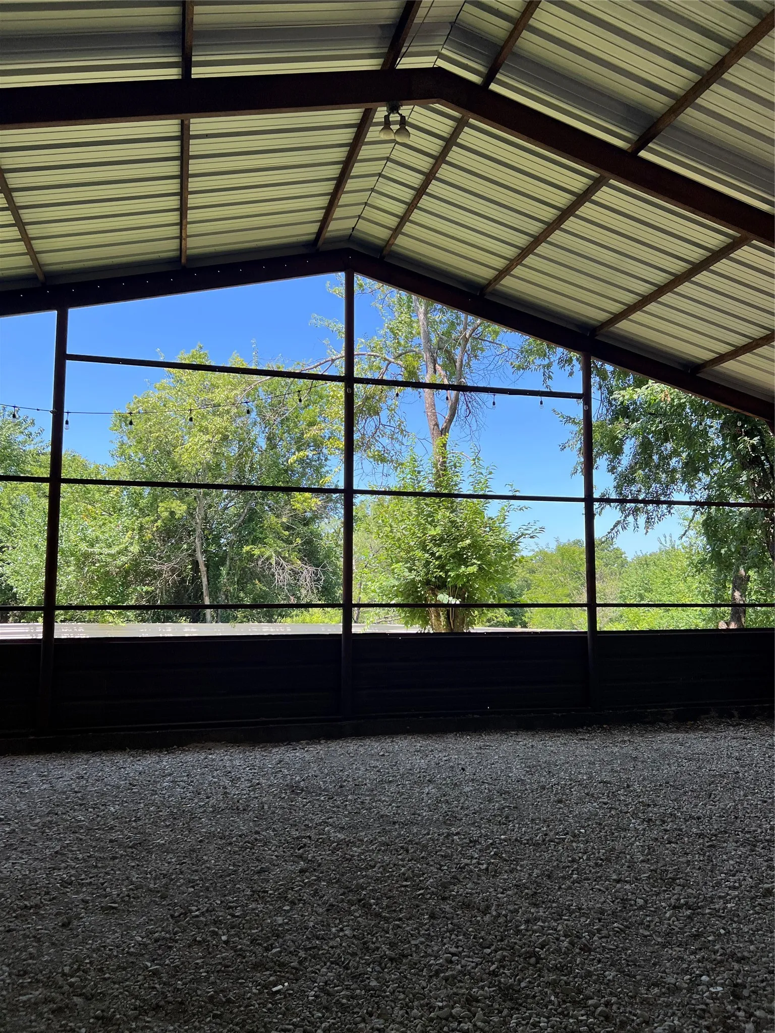 Single Family Residence For Sale in Dallas County , 710 Durham Street, Seagoville, Texas 75159, 4 Bedroom, 2 Bathroom, Garage spaces, 4,000 Sqft, built in 1969, mls#21385397, Real Estate Agent in Seagoville, Homes For Sale in Dallas county, Homes For Sale in Seagoville, Realtor in Seagoville Texas, Real Estate Brokerage Independent Realty Texas, Luminita Cordes Realtor