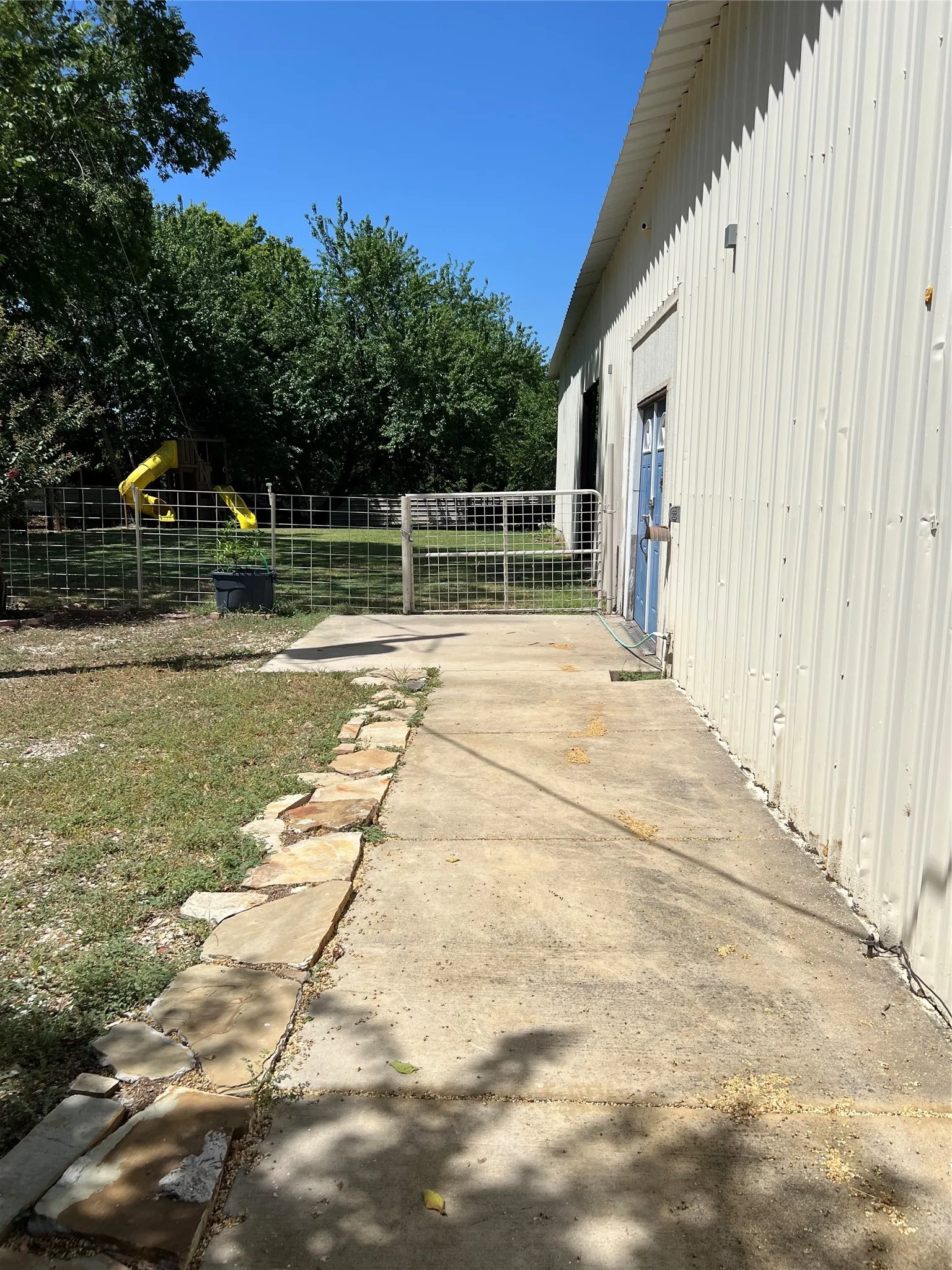 Single Family Residence For Sale in Dallas County , 710 Durham Street, Seagoville, Texas 75159, 4 Bedroom, 2 Bathroom, Garage spaces, 4,000 Sqft, built in 1969, mls#21385397, Real Estate Agent in Seagoville, Homes For Sale in Dallas county, Homes For Sale in Seagoville, Realtor in Seagoville Texas, Real Estate Brokerage Independent Realty Texas, Luminita Cordes Realtor