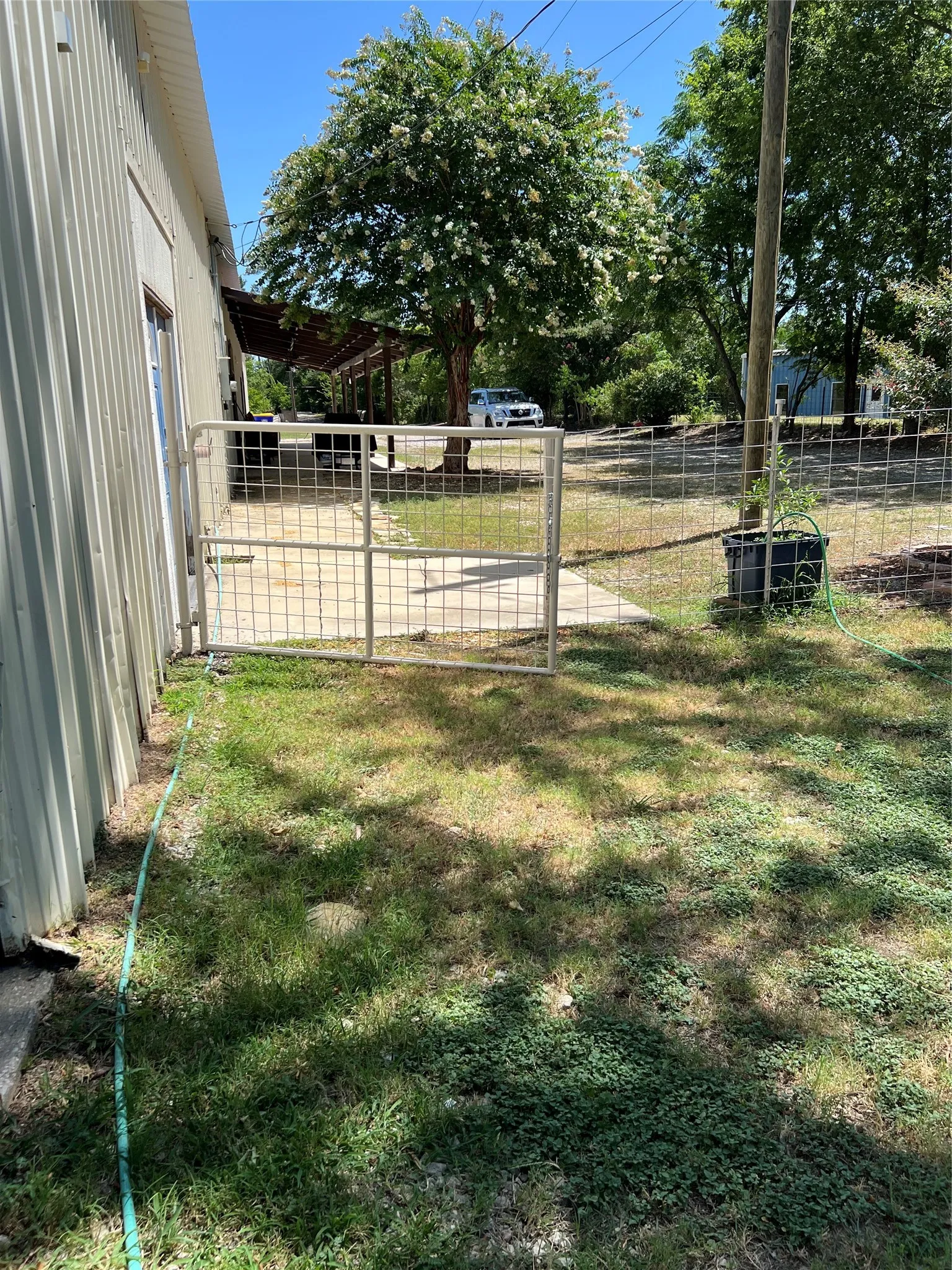 Single Family Residence For Sale in Dallas County , 710 Durham Street, Seagoville, Texas 75159, 4 Bedroom, 2 Bathroom, Garage spaces, 4,000 Sqft, built in 1969, mls#21385397, Real Estate Agent in Seagoville, Homes For Sale in Dallas county, Homes For Sale in Seagoville, Realtor in Seagoville Texas, Real Estate Brokerage Independent Realty Texas, Luminita Cordes Realtor