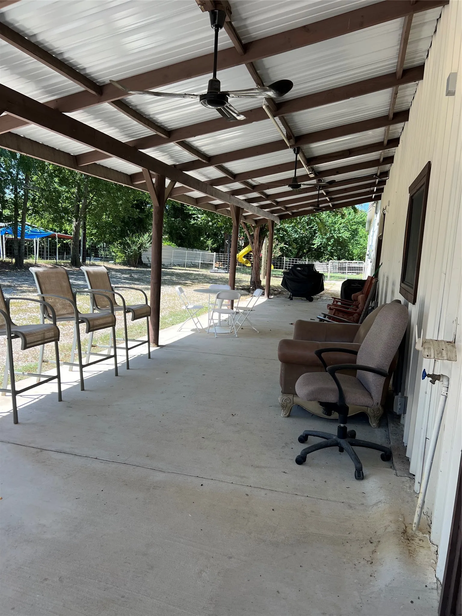 Single Family Residence For Sale in Dallas County , 710 Durham Street, Seagoville, Texas 75159, 4 Bedroom, 2 Bathroom, Garage spaces, 4,000 Sqft, built in 1969, mls#21385397, Real Estate Agent in Seagoville, Homes For Sale in Dallas county, Homes For Sale in Seagoville, Realtor in Seagoville Texas, Real Estate Brokerage Independent Realty Texas, Luminita Cordes Realtor