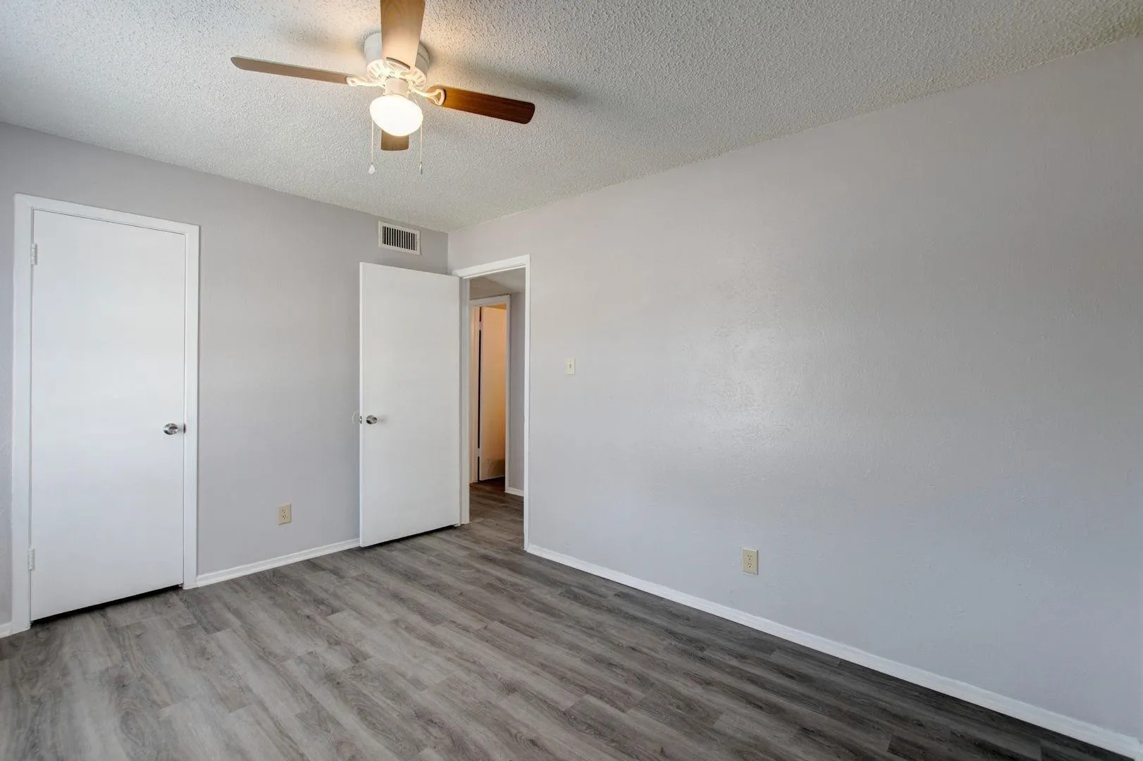 Apartment For Rent in Taylor County , 2410 N Willis Street 180, Abilene, Texas 79603, 2 Bedroom, 1 Bathroom, Garage spaces, 864 Sqft, built in 1973, mls#21387309, Real Estate Agent in Abilene, Homes For Rent in Taylor county, Homes For Rent in Abilene, Realtor in Abilene Texas, Real Estate Brokerage Independent Realty Texas, Luminita Cordes Realtor