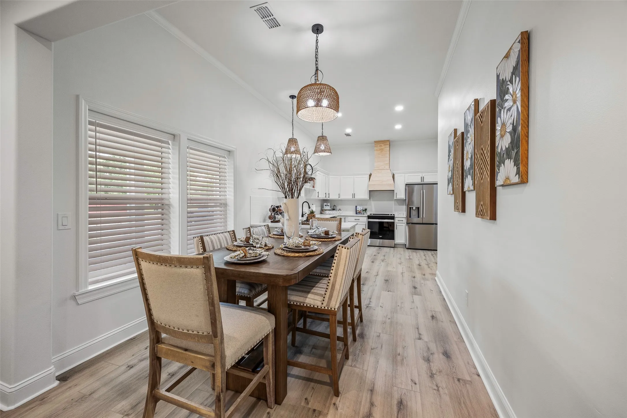Single Family Residence For Rent in Grayson County , 700 S Crockett Street, Sherman, Texas 75090, 4 Bedroom, 3 Bathroom, Garage spaces, 2,600 Sqft, built in 1890, mls#21387316, Real Estate Agent in Sherman, Homes For Rent in Grayson county, Homes For Rent in Sherman, Realtor in Sherman Texas, Real Estate Brokerage Independent Realty Texas, Luminita Cordes Realtor