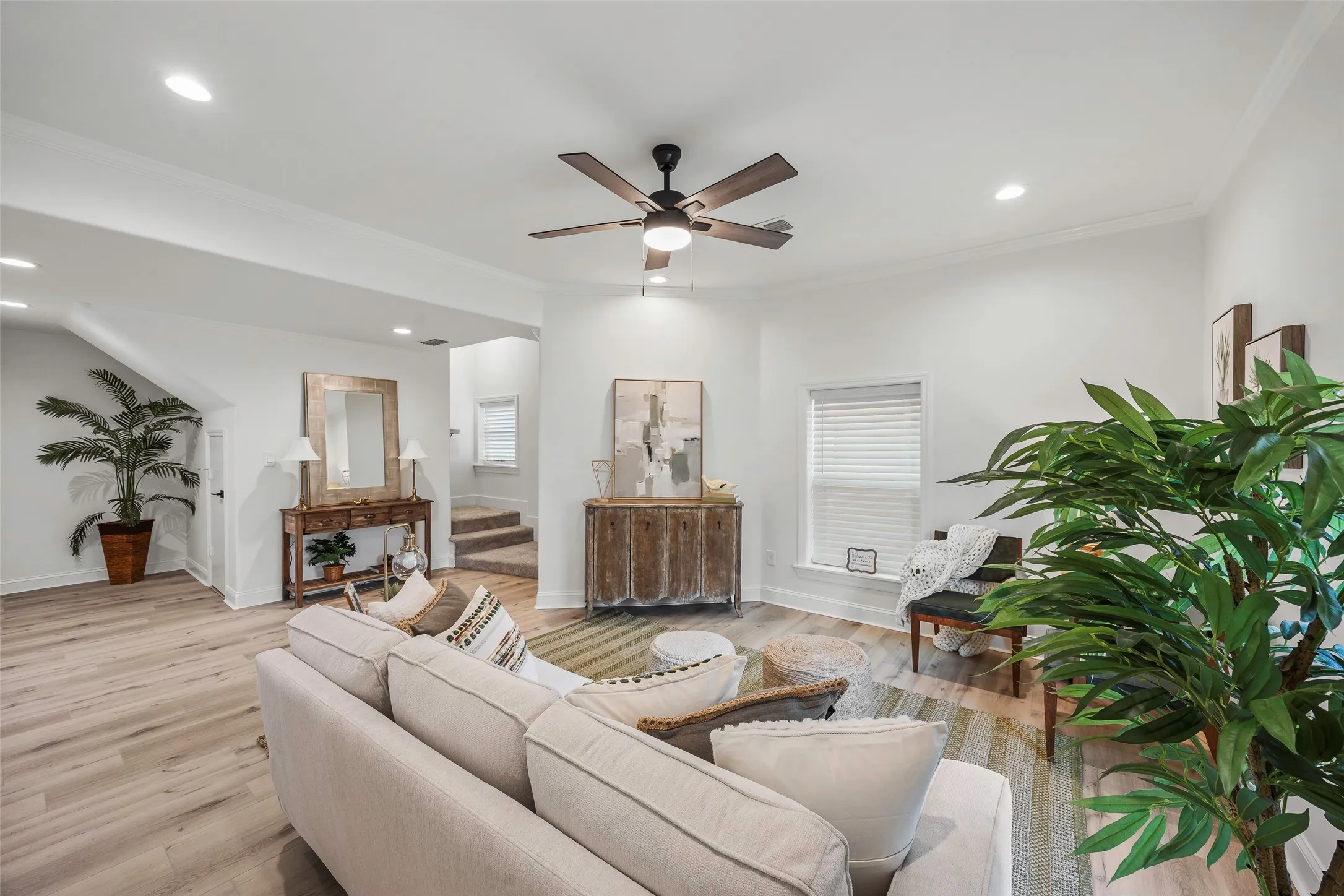 Single Family Residence For Rent in Grayson County , 700 S Crockett Street, Sherman, Texas 75090, 4 Bedroom, 3 Bathroom, Garage spaces, 2,600 Sqft, built in 1890, mls#21387316, Real Estate Agent in Sherman, Homes For Rent in Grayson county, Homes For Rent in Sherman, Realtor in Sherman Texas, Real Estate Brokerage Independent Realty Texas, Luminita Cordes Realtor
