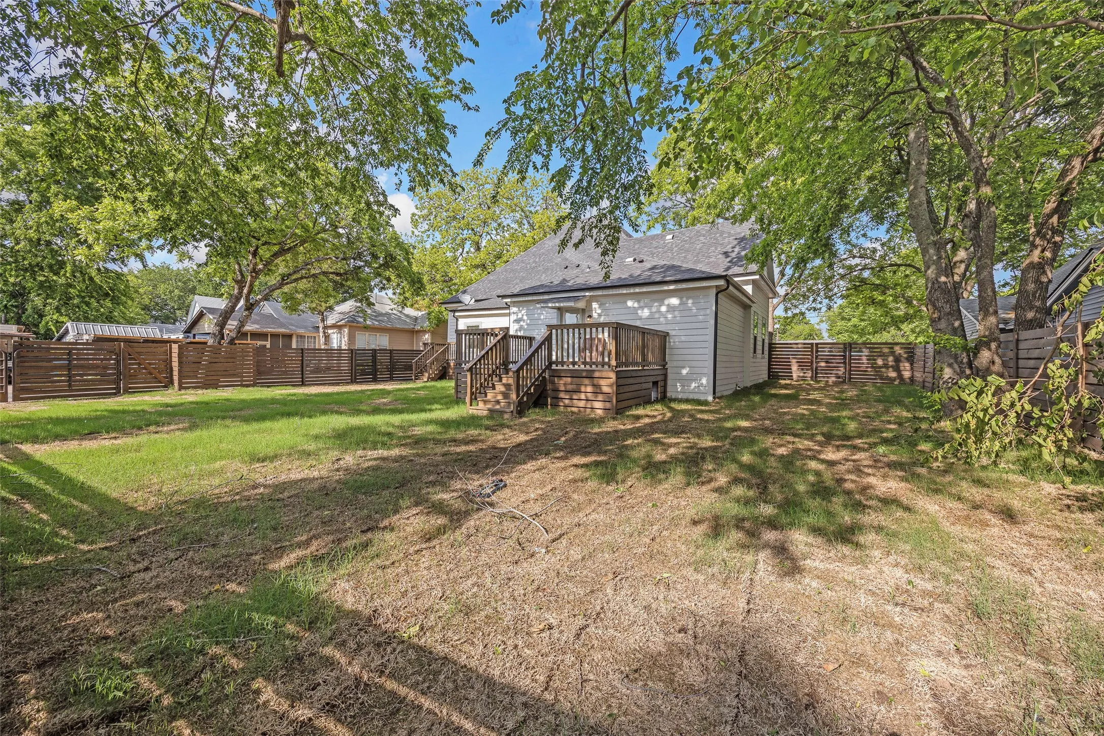 Single Family Residence For Rent in Grayson County , 700 S Crockett Street, Sherman, Texas 75090, 4 Bedroom, 3 Bathroom, Garage spaces, 2,600 Sqft, built in 1890, mls#21387316, Real Estate Agent in Sherman, Homes For Rent in Grayson county, Homes For Rent in Sherman, Realtor in Sherman Texas, Real Estate Brokerage Independent Realty Texas, Luminita Cordes Realtor