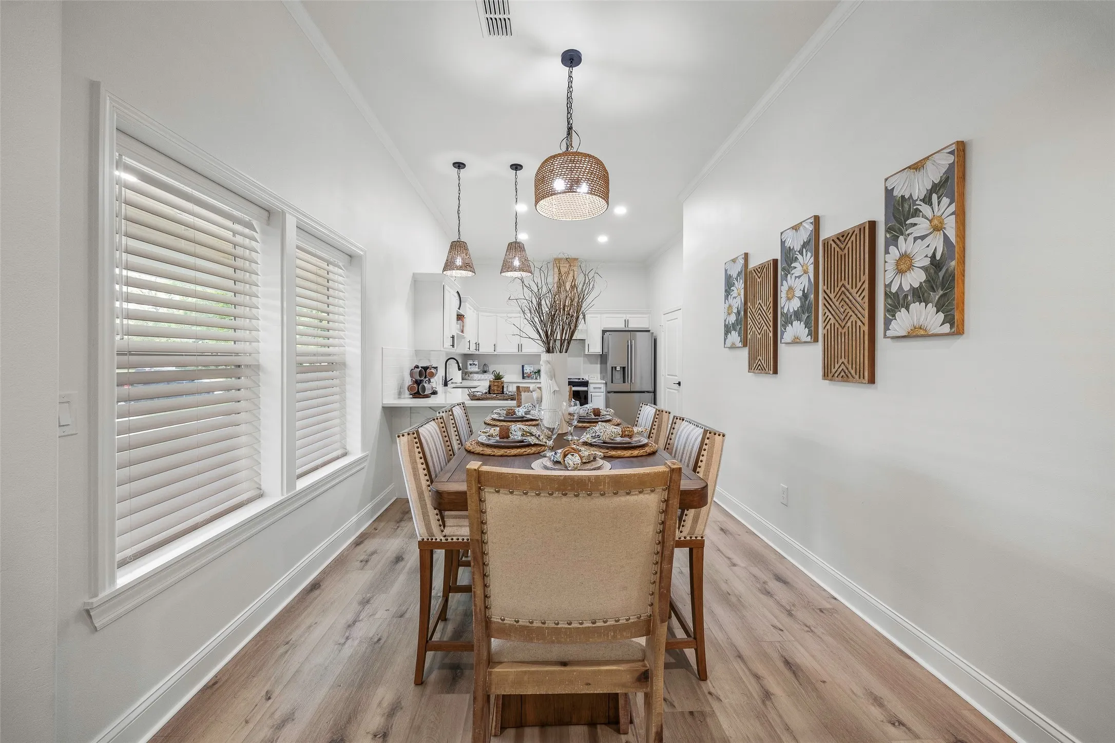 Single Family Residence For Rent in Grayson County , 700 S Crockett Street, Sherman, Texas 75090, 4 Bedroom, 3 Bathroom, Garage spaces, 2,600 Sqft, built in 1890, mls#21387316, Real Estate Agent in Sherman, Homes For Rent in Grayson county, Homes For Rent in Sherman, Realtor in Sherman Texas, Real Estate Brokerage Independent Realty Texas, Luminita Cordes Realtor