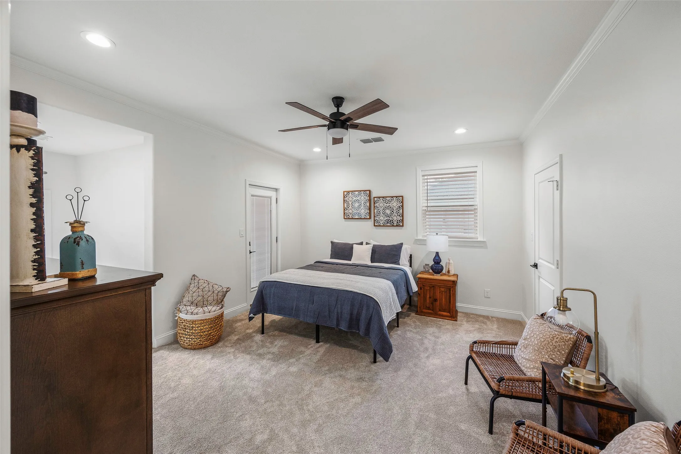 Single Family Residence For Rent in Grayson County , 700 S Crockett Street, Sherman, Texas 75090, 4 Bedroom, 3 Bathroom, Garage spaces, 2,600 Sqft, built in 1890, mls#21387316, Real Estate Agent in Sherman, Homes For Rent in Grayson county, Homes For Rent in Sherman, Realtor in Sherman Texas, Real Estate Brokerage Independent Realty Texas, Luminita Cordes Realtor
