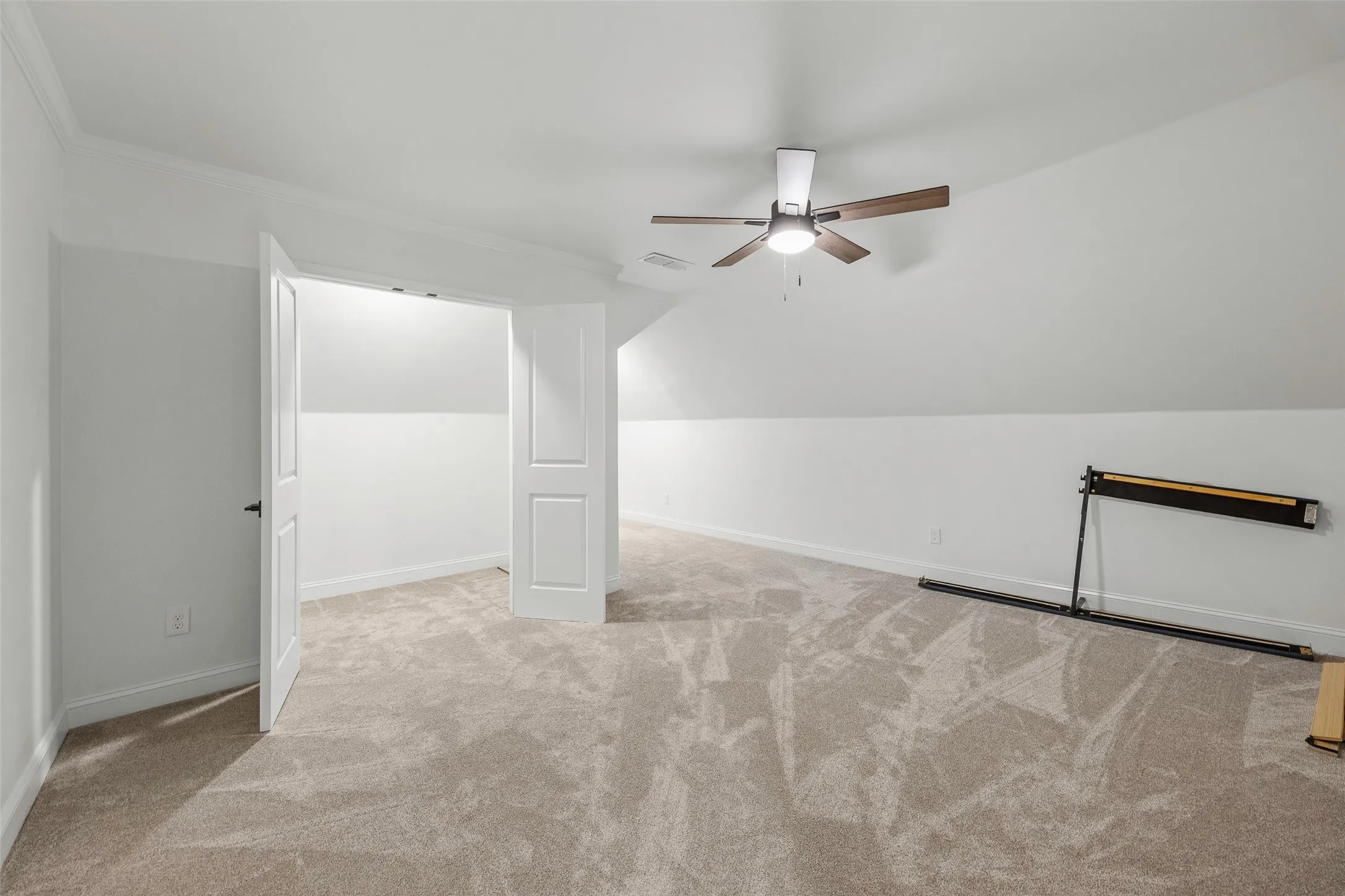 Single Family Residence For Rent in Grayson County , 700 S Crockett Street, Sherman, Texas 75090, 4 Bedroom, 3 Bathroom, Garage spaces, 2,600 Sqft, built in 1890, mls#21387316, Real Estate Agent in Sherman, Homes For Rent in Grayson county, Homes For Rent in Sherman, Realtor in Sherman Texas, Real Estate Brokerage Independent Realty Texas, Luminita Cordes Realtor