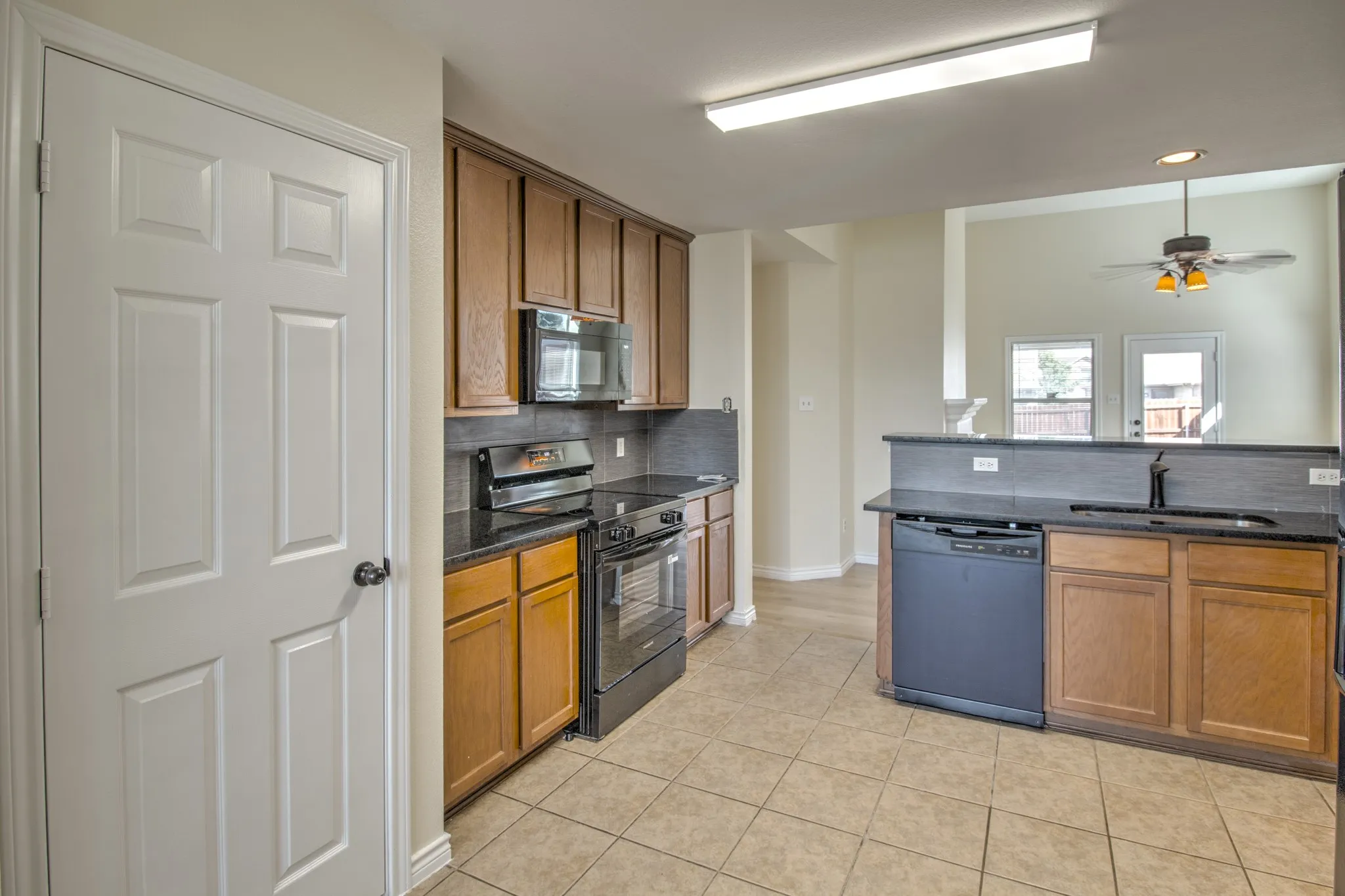 Single Family Residence For Sale in Denton County , 9001 Wild Rose Lane, Aubrey, Texas 76227, 3 Bedroom, 2 Bathroom, 2 Garage spaces, 1,455 Sqft, built in 2006, mls#21378295, Real Estate Agent in Aubrey, Homes For Sale in Denton county, Homes For Sale in Aubrey, Realtor in Aubrey Texas, Real Estate Brokerage Independent Realty Texas, Luminita Cordes Realtor