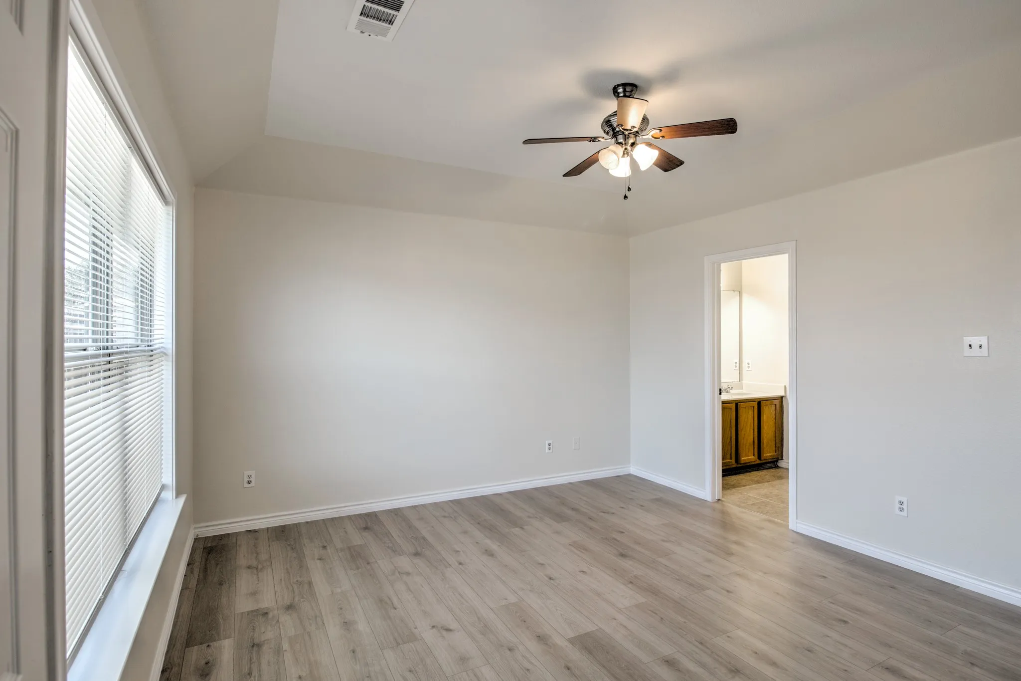 Single Family Residence For Sale in Denton County , 9001 Wild Rose Lane, Aubrey, Texas 76227, 3 Bedroom, 2 Bathroom, 2 Garage spaces, 1,455 Sqft, built in 2006, mls#21378295, Real Estate Agent in Aubrey, Homes For Sale in Denton county, Homes For Sale in Aubrey, Realtor in Aubrey Texas, Real Estate Brokerage Independent Realty Texas, Luminita Cordes Realtor