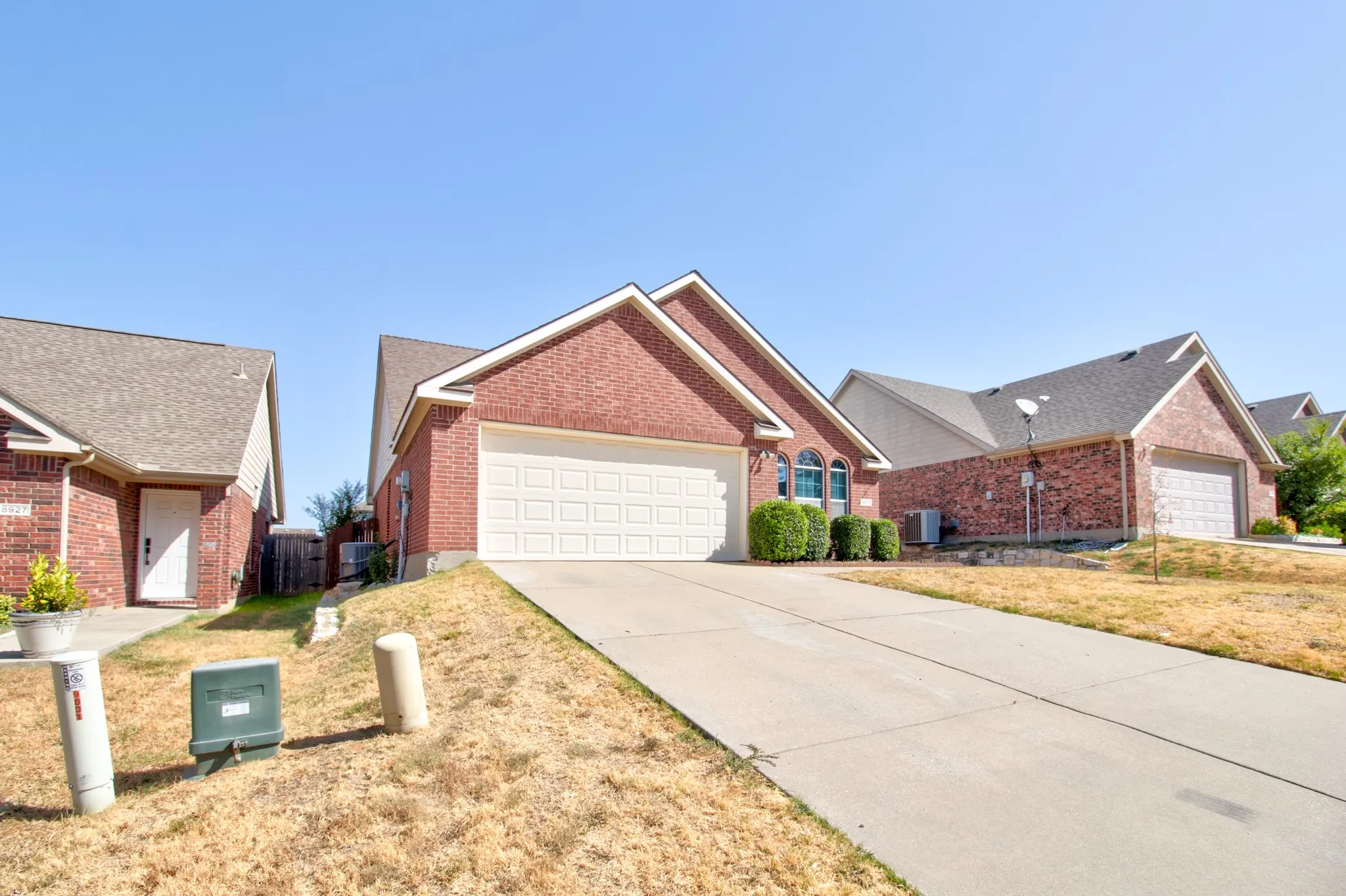 Single Family Residence For Sale in Denton County , 9001 Wild Rose Lane, Aubrey, Texas 76227, 3 Bedroom, 2 Bathroom, 2 Garage spaces, 1,455 Sqft, built in 2006, mls#21378295, Real Estate Agent in Aubrey, Homes For Sale in Denton county, Homes For Sale in Aubrey, Realtor in Aubrey Texas, Real Estate Brokerage Independent Realty Texas, Luminita Cordes Realtor