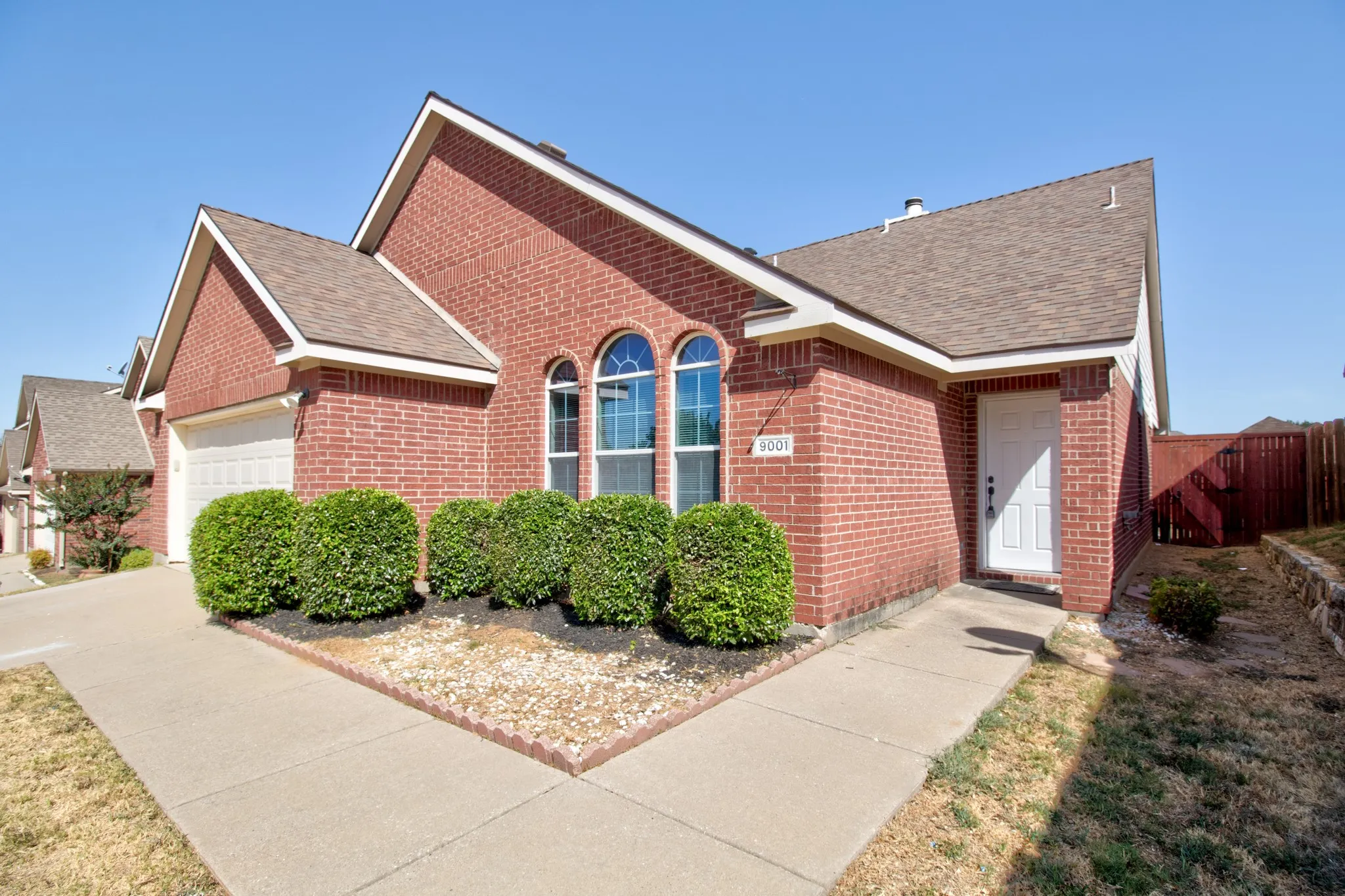 Single Family Residence For Sale in Denton County , 9001 Wild Rose Lane, Aubrey, Texas 76227, 3 Bedroom, 2 Bathroom, 2 Garage spaces, 1,455 Sqft, built in 2006, mls#21378295, Real Estate Agent in Aubrey, Homes For Sale in Denton county, Homes For Sale in Aubrey, Realtor in Aubrey Texas, Real Estate Brokerage Independent Realty Texas, Luminita Cordes Realtor