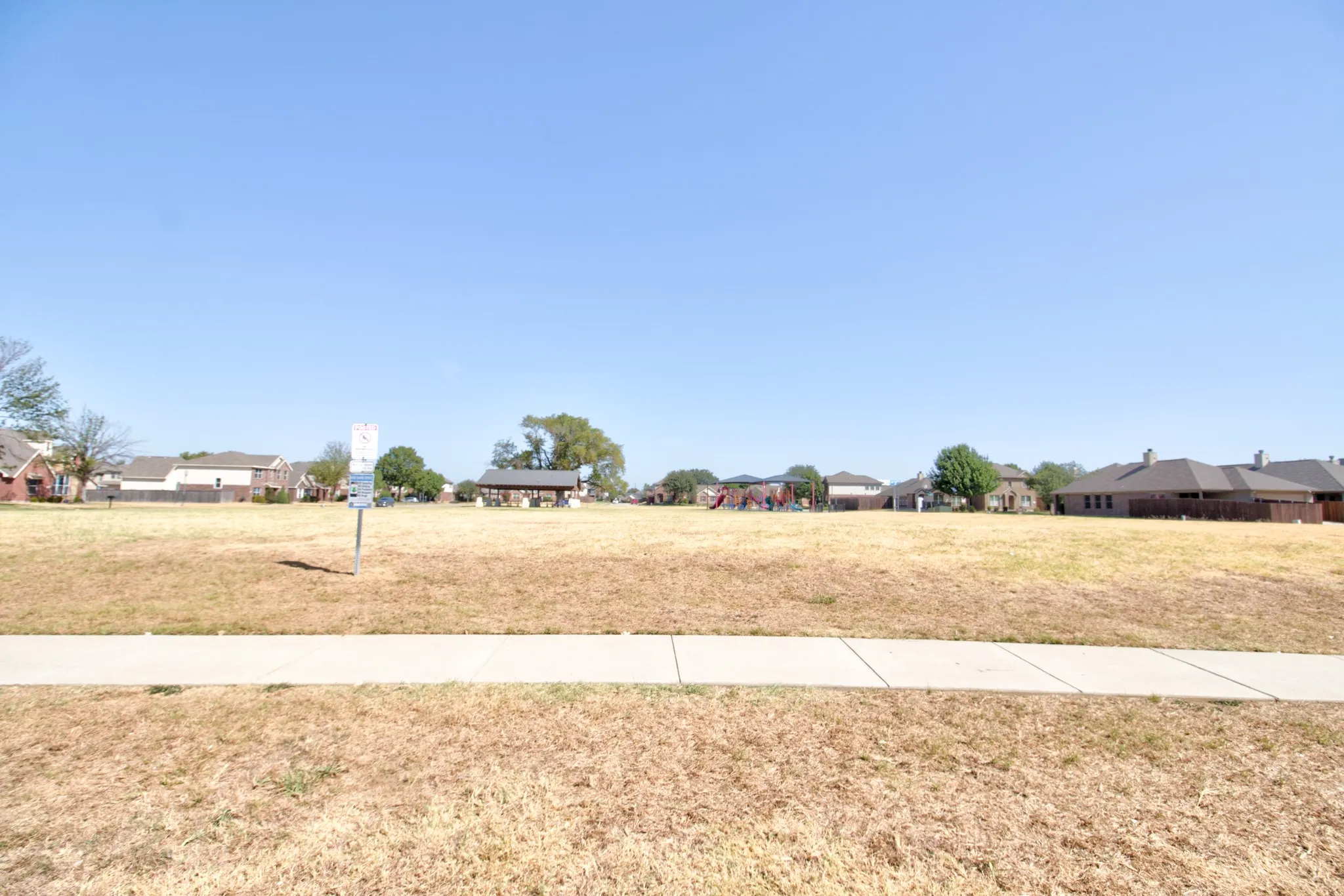 Single Family Residence For Sale in Denton County , 9001 Wild Rose Lane, Aubrey, Texas 76227, 3 Bedroom, 2 Bathroom, 2 Garage spaces, 1,455 Sqft, built in 2006, mls#21378295, Real Estate Agent in Aubrey, Homes For Sale in Denton county, Homes For Sale in Aubrey, Realtor in Aubrey Texas, Real Estate Brokerage Independent Realty Texas, Luminita Cordes Realtor