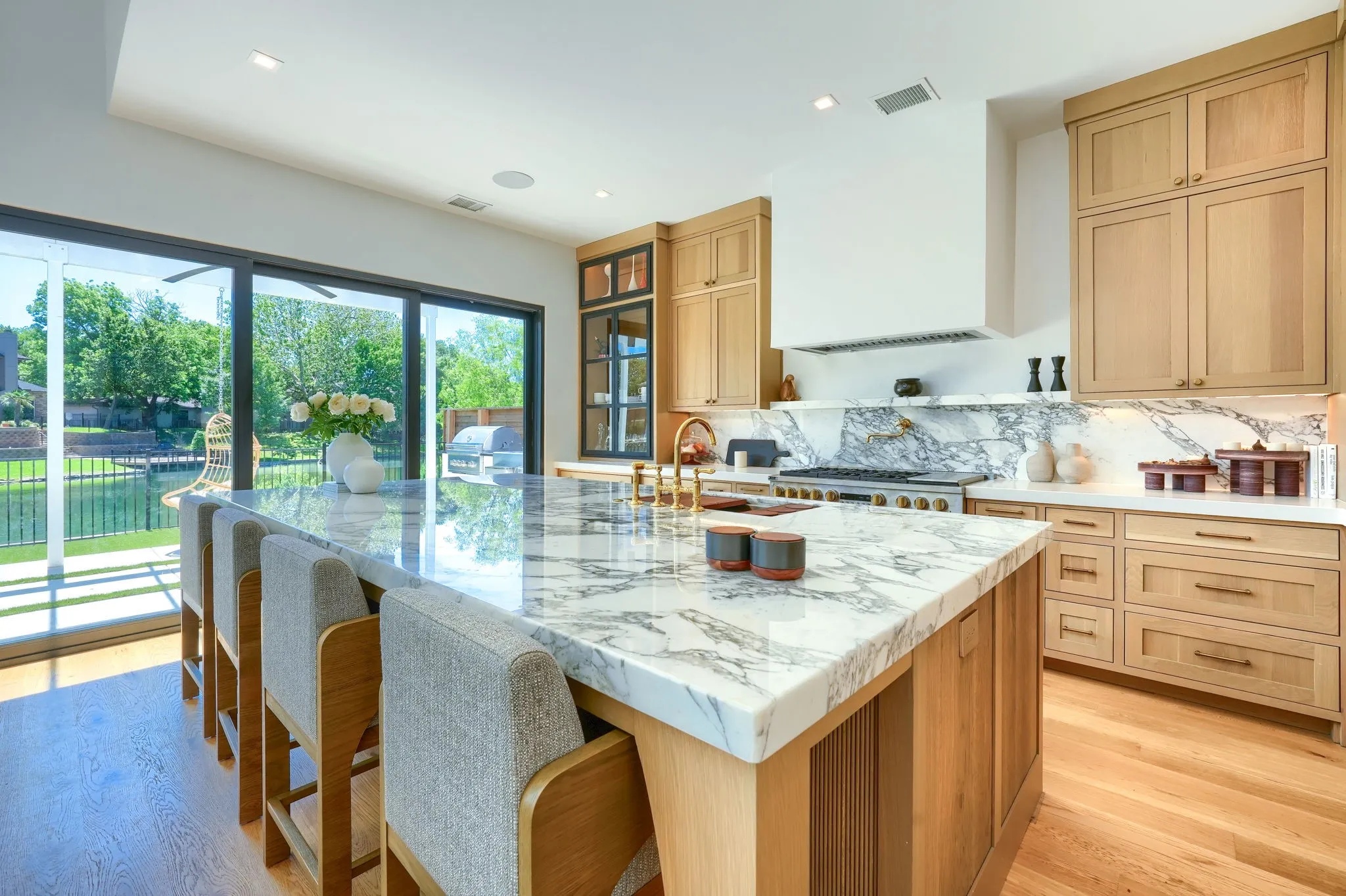 Single Family Residence For Rent in Rockwall County , 5108 Yacht Club Drive, Rockwall, Texas 75032, 5 Bedroom, 4 Bathroom, 2 Garage spaces, 4,300 Sqft, built in 2023, mls#21385389, Real Estate Agent in Rockwall, Homes For Rent in Rockwall county, Homes For Rent in Rockwall, Realtor in Rockwall Texas, Real Estate Brokerage Independent Realty Texas, Luminita Cordes Realtor