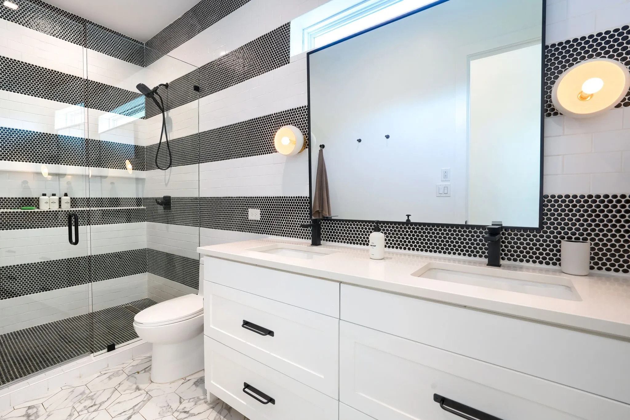 Single Family Residence For Rent in Rockwall County , 5108 Yacht Club Drive, Rockwall, Texas 75032, 5 Bedroom, 4 Bathroom, 2 Garage spaces, 4,300 Sqft, built in 2023, mls#21385389, Real Estate Agent in Rockwall, Homes For Rent in Rockwall county, Homes For Rent in Rockwall, Realtor in Rockwall Texas, Real Estate Brokerage Independent Realty Texas, Luminita Cordes Realtor