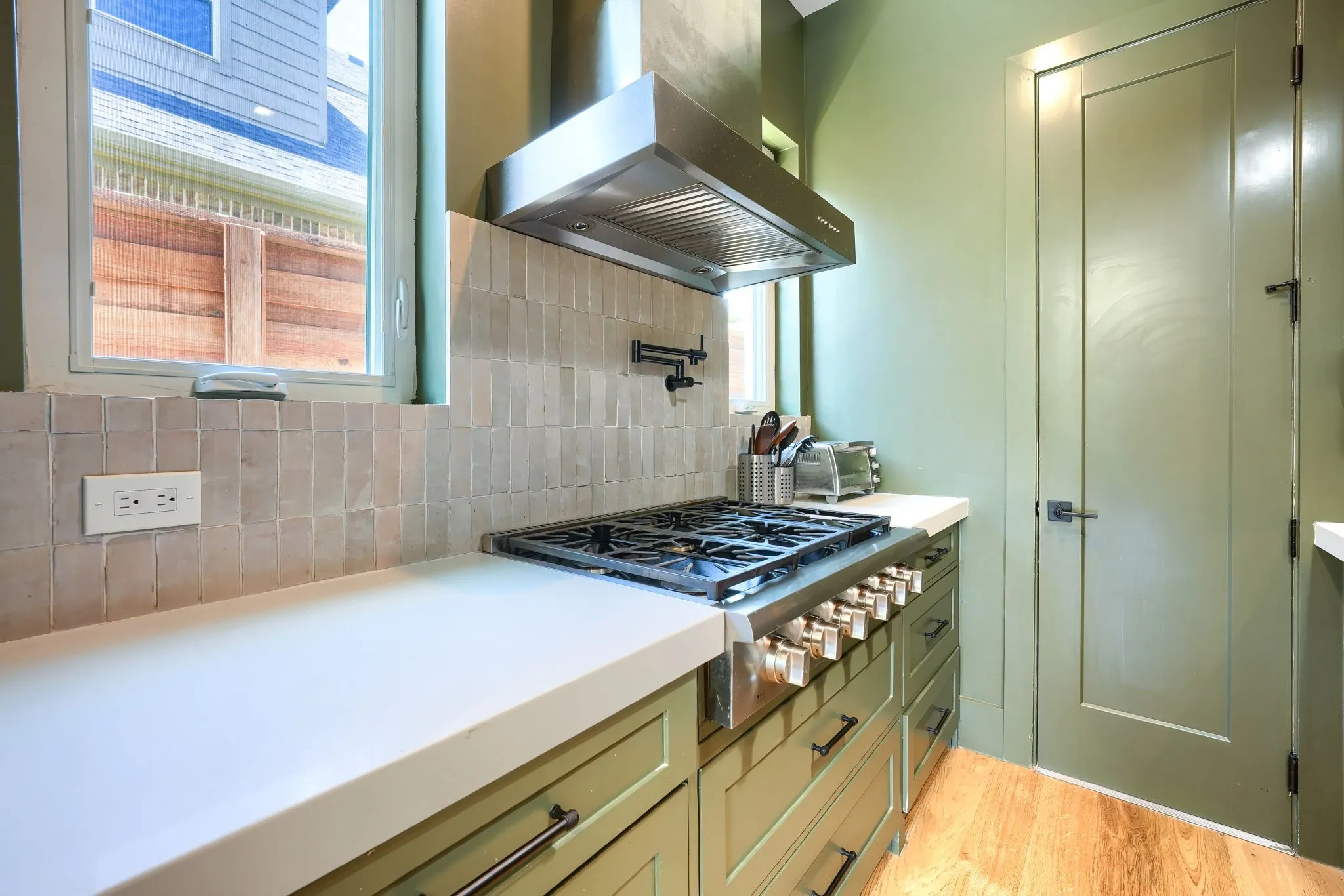 Single Family Residence For Rent in Rockwall County , 5108 Yacht Club Drive, Rockwall, Texas 75032, 5 Bedroom, 4 Bathroom, 2 Garage spaces, 4,300 Sqft, built in 2023, mls#21385389, Real Estate Agent in Rockwall, Homes For Rent in Rockwall county, Homes For Rent in Rockwall, Realtor in Rockwall Texas, Real Estate Brokerage Independent Realty Texas, Luminita Cordes Realtor