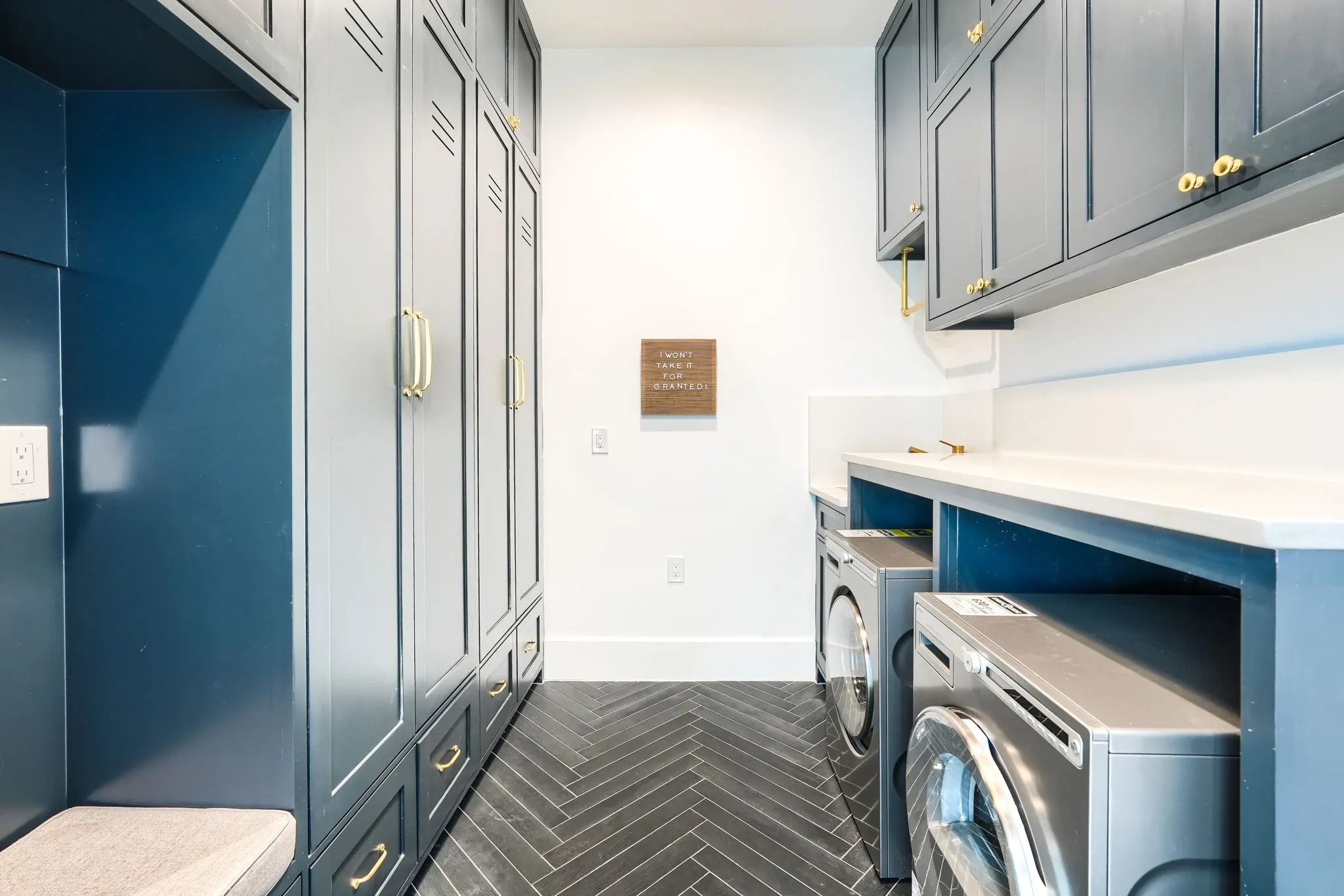 Single Family Residence For Rent in Rockwall County , 5108 Yacht Club Drive, Rockwall, Texas 75032, 5 Bedroom, 4 Bathroom, 2 Garage spaces, 4,300 Sqft, built in 2023, mls#21385389, Real Estate Agent in Rockwall, Homes For Rent in Rockwall county, Homes For Rent in Rockwall, Realtor in Rockwall Texas, Real Estate Brokerage Independent Realty Texas, Luminita Cordes Realtor