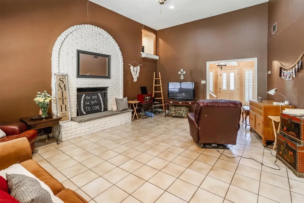 Single Family Residence For Sale in Tarrant County , 3209 Woodford Drive, Arlington, Texas 76013, 4 Bedroom, 3 Bathroom, Garage spaces, 2,962 Sqft, built in 1965, mls#21387232, Real Estate Agent in Arlington, Homes For Sale in Tarrant county, Homes For Sale in Arlington, Realtor in Arlington Texas, Real Estate Brokerage Independent Realty Texas, Luminita Cordes Realtor