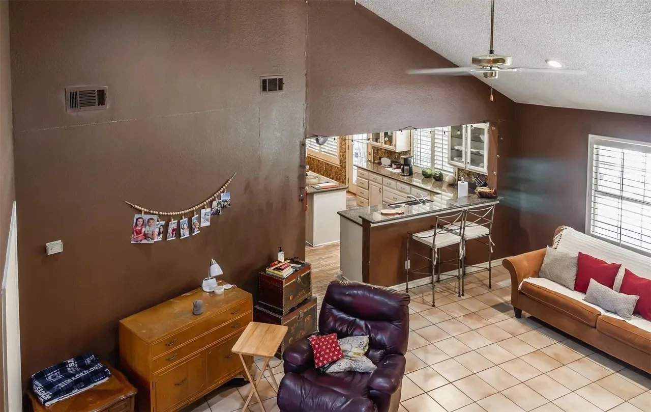 Single Family Residence For Sale in Tarrant County , 3209 Woodford Drive, Arlington, Texas 76013, 4 Bedroom, 3 Bathroom, Garage spaces, 2,962 Sqft, built in 1965, mls#21387232, Real Estate Agent in Arlington, Homes For Sale in Tarrant county, Homes For Sale in Arlington, Realtor in Arlington Texas, Real Estate Brokerage Independent Realty Texas, Luminita Cordes Realtor