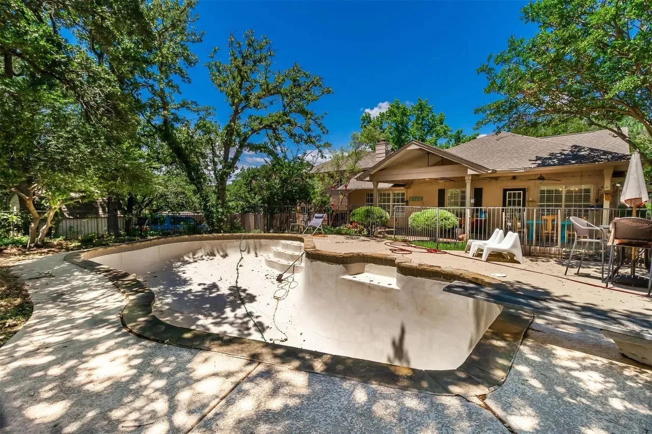 Single Family Residence For Sale in Tarrant County , 3209 Woodford Drive, Arlington, Texas 76013, 4 Bedroom, 3 Bathroom, Garage spaces, 2,962 Sqft, built in 1965, mls#21387232, Real Estate Agent in Arlington, Homes For Sale in Tarrant county, Homes For Sale in Arlington, Realtor in Arlington Texas, Real Estate Brokerage Independent Realty Texas, Luminita Cordes Realtor
