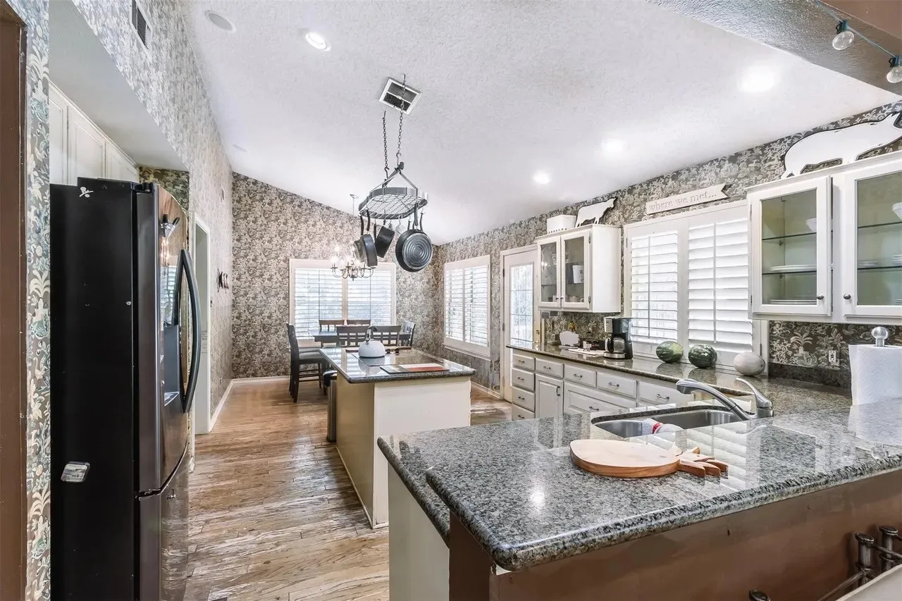 Single Family Residence For Sale in Tarrant County , 3209 Woodford Drive, Arlington, Texas 76013, 4 Bedroom, 3 Bathroom, Garage spaces, 2,962 Sqft, built in 1965, mls#21387232, Real Estate Agent in Arlington, Homes For Sale in Tarrant county, Homes For Sale in Arlington, Realtor in Arlington Texas, Real Estate Brokerage Independent Realty Texas, Luminita Cordes Realtor
