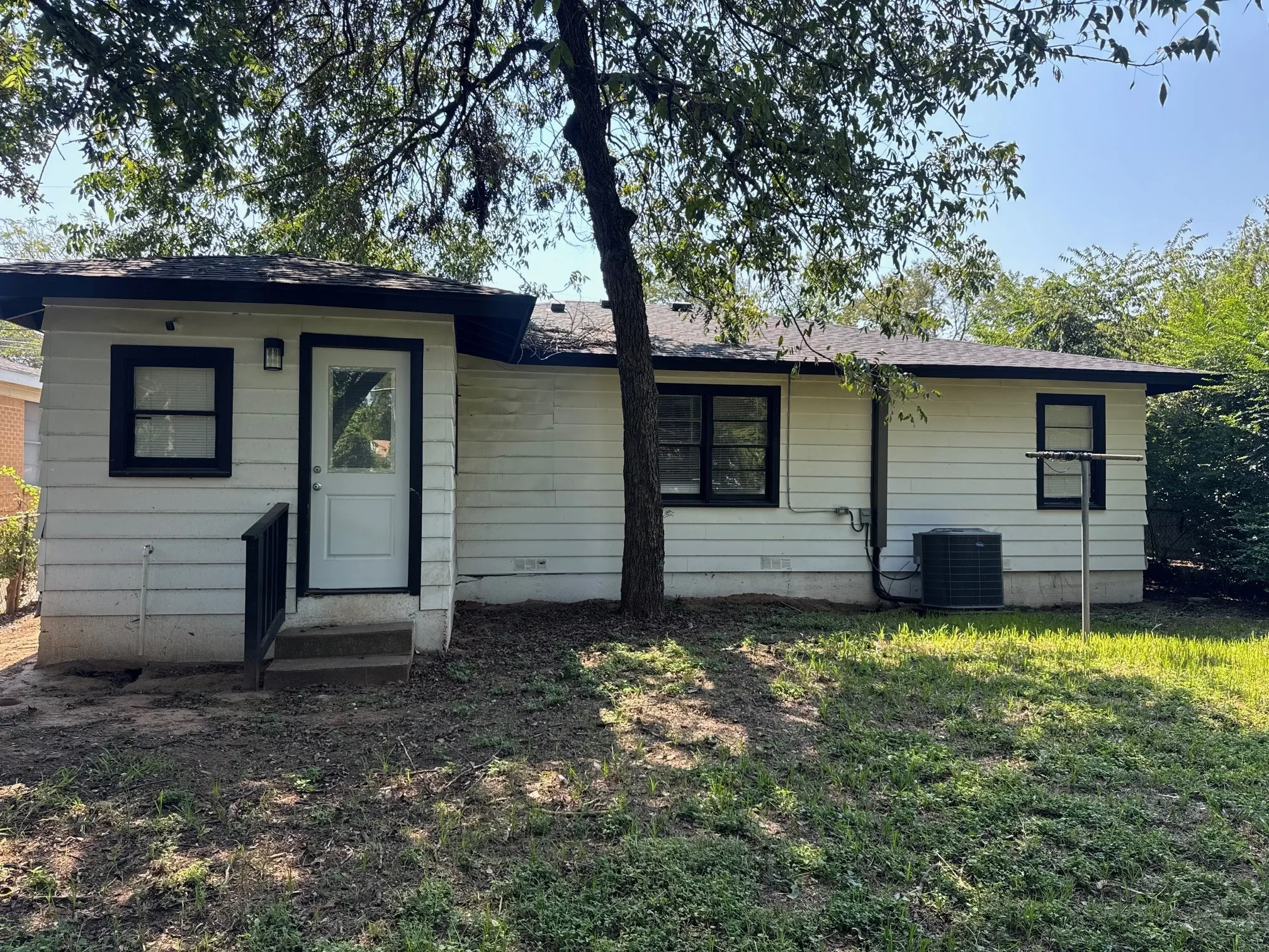Single Family Residence For Rent in Mc Lennan County , 716 Faulkner Lane, Waco, Texas 76704, 3 Bedroom, 2 Bathroom, 1 Garage spaces, 1,116 Sqft, built in 1959, mls#21387319, Real Estate Agent in Waco, Homes For Rent in Mc Lennan county, Homes For Rent in Waco, Realtor in Waco Texas, Real Estate Brokerage Independent Realty Texas, Luminita Cordes Realtor