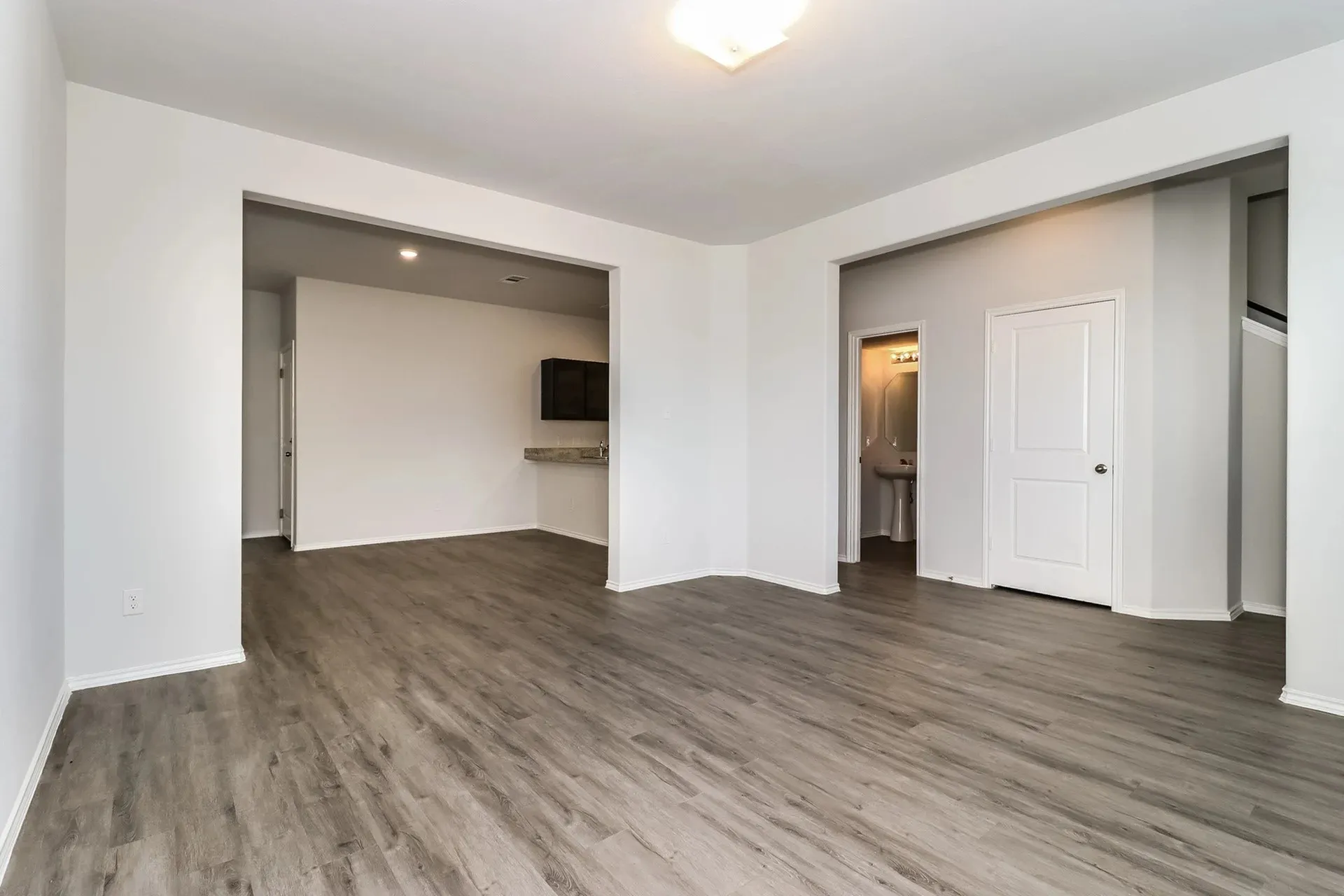 Single Family Residence For Rent in Tarrant County , 5556 Willamette Drive, Fort Worth, Texas 76119, 3 Bedroom, 3 Bathroom, 2 Garage spaces, 1,446 Sqft, built in 2022, mls#21387321, Real Estate Agent in Fort Worth, Homes For Rent in Tarrant county, Homes For Rent in Fort Worth, Realtor in Fort Worth Texas, Real Estate Brokerage Independent Realty Texas, Luminita Cordes Realtor