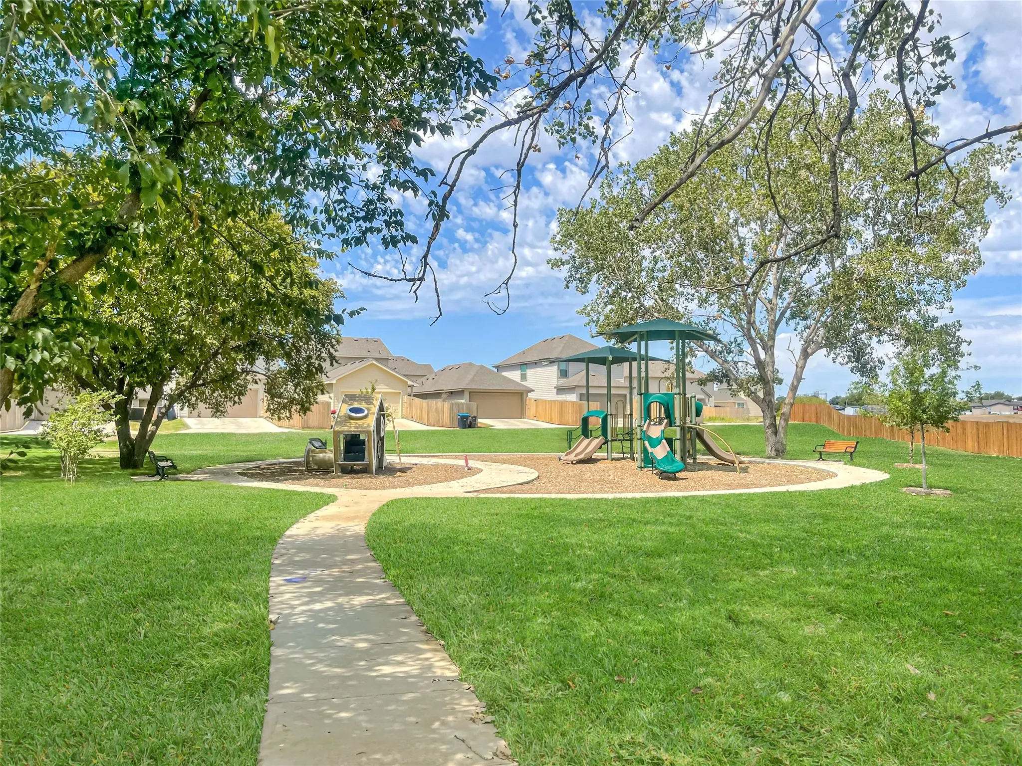 Single Family Residence For Rent in Tarrant County , 5556 Willamette Drive, Fort Worth, Texas 76119, 3 Bedroom, 3 Bathroom, 2 Garage spaces, 1,446 Sqft, built in 2022, mls#21387321, Real Estate Agent in Fort Worth, Homes For Rent in Tarrant county, Homes For Rent in Fort Worth, Realtor in Fort Worth Texas, Real Estate Brokerage Independent Realty Texas, Luminita Cordes Realtor