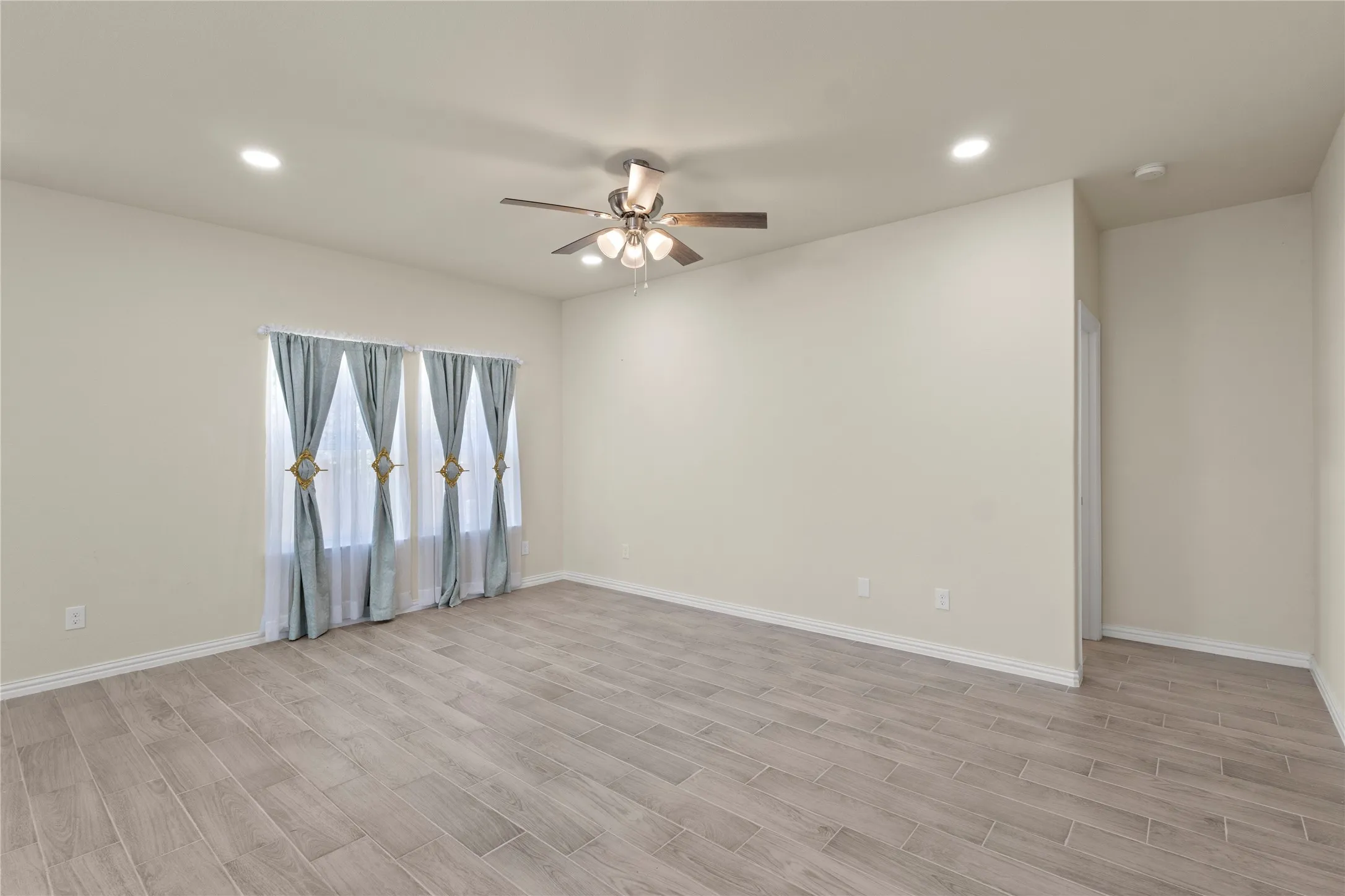 Single Family Residence For Rent in Dallas County , 2959 Simpson Stuart Road, Dallas, Texas 75241, 3 Bedroom, 2 Bathroom, 2 Garage spaces, 1,298 Sqft, built in 2025, mls#21385395, Real Estate Agent in Dallas, Homes For Rent in Dallas county, Homes For Rent in Dallas, Realtor in Dallas Texas, Real Estate Brokerage Independent Realty Texas, Luminita Cordes Realtor