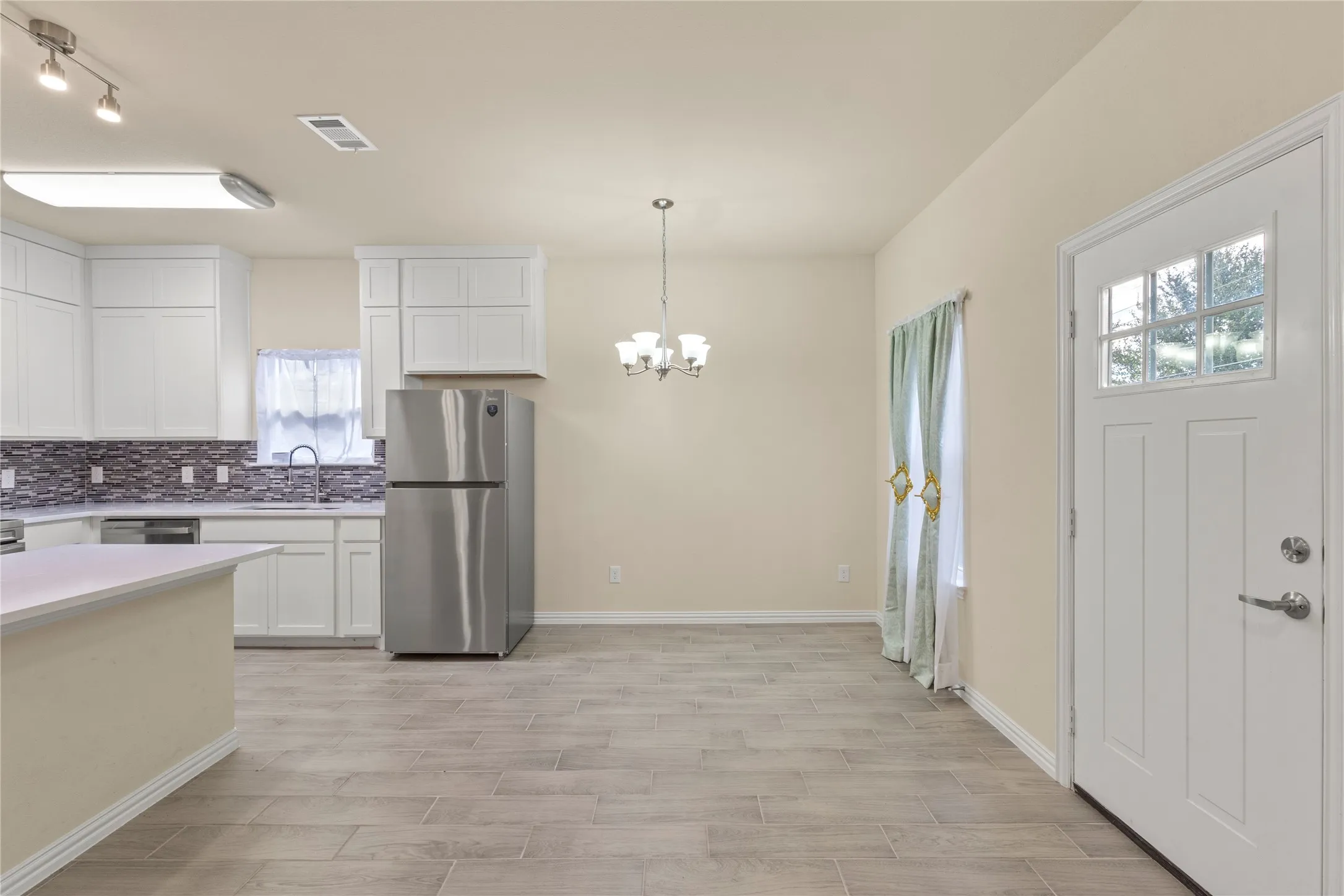 Single Family Residence For Rent in Dallas County , 2959 Simpson Stuart Road, Dallas, Texas 75241, 3 Bedroom, 2 Bathroom, 2 Garage spaces, 1,298 Sqft, built in 2025, mls#21385395, Real Estate Agent in Dallas, Homes For Rent in Dallas county, Homes For Rent in Dallas, Realtor in Dallas Texas, Real Estate Brokerage Independent Realty Texas, Luminita Cordes Realtor