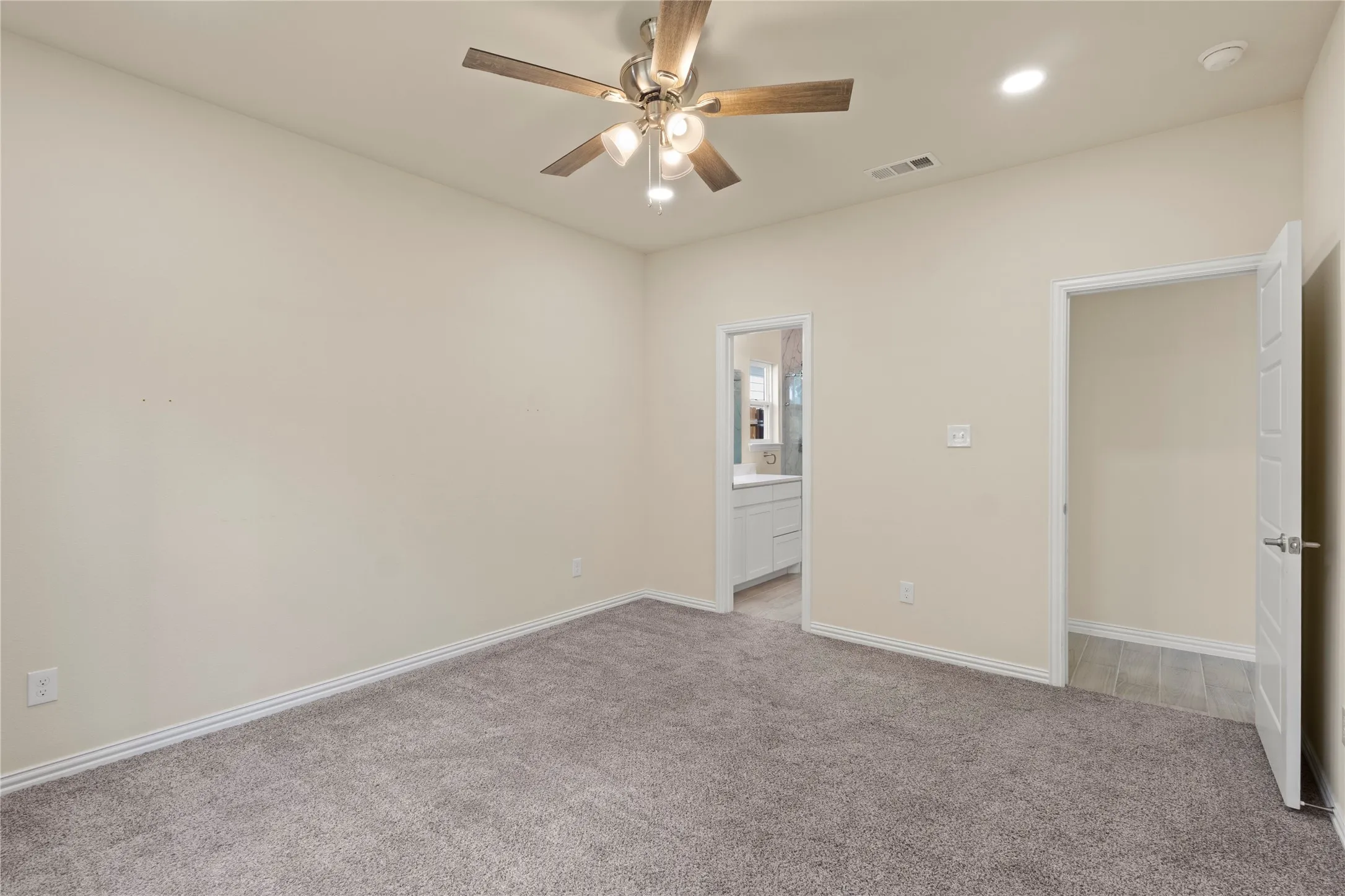 Single Family Residence For Rent in Dallas County , 2959 Simpson Stuart Road, Dallas, Texas 75241, 3 Bedroom, 2 Bathroom, 2 Garage spaces, 1,298 Sqft, built in 2025, mls#21385395, Real Estate Agent in Dallas, Homes For Rent in Dallas county, Homes For Rent in Dallas, Realtor in Dallas Texas, Real Estate Brokerage Independent Realty Texas, Luminita Cordes Realtor
