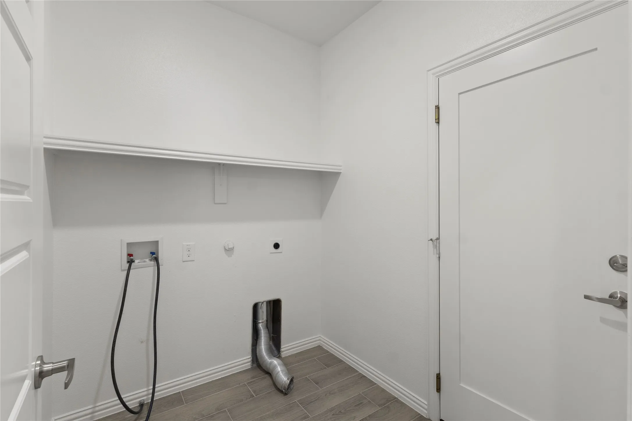 Single Family Residence For Rent in Dallas County , 2959 Simpson Stuart Road, Dallas, Texas 75241, 3 Bedroom, 2 Bathroom, 2 Garage spaces, 1,298 Sqft, built in 2025, mls#21385395, Real Estate Agent in Dallas, Homes For Rent in Dallas county, Homes For Rent in Dallas, Realtor in Dallas Texas, Real Estate Brokerage Independent Realty Texas, Luminita Cordes Realtor