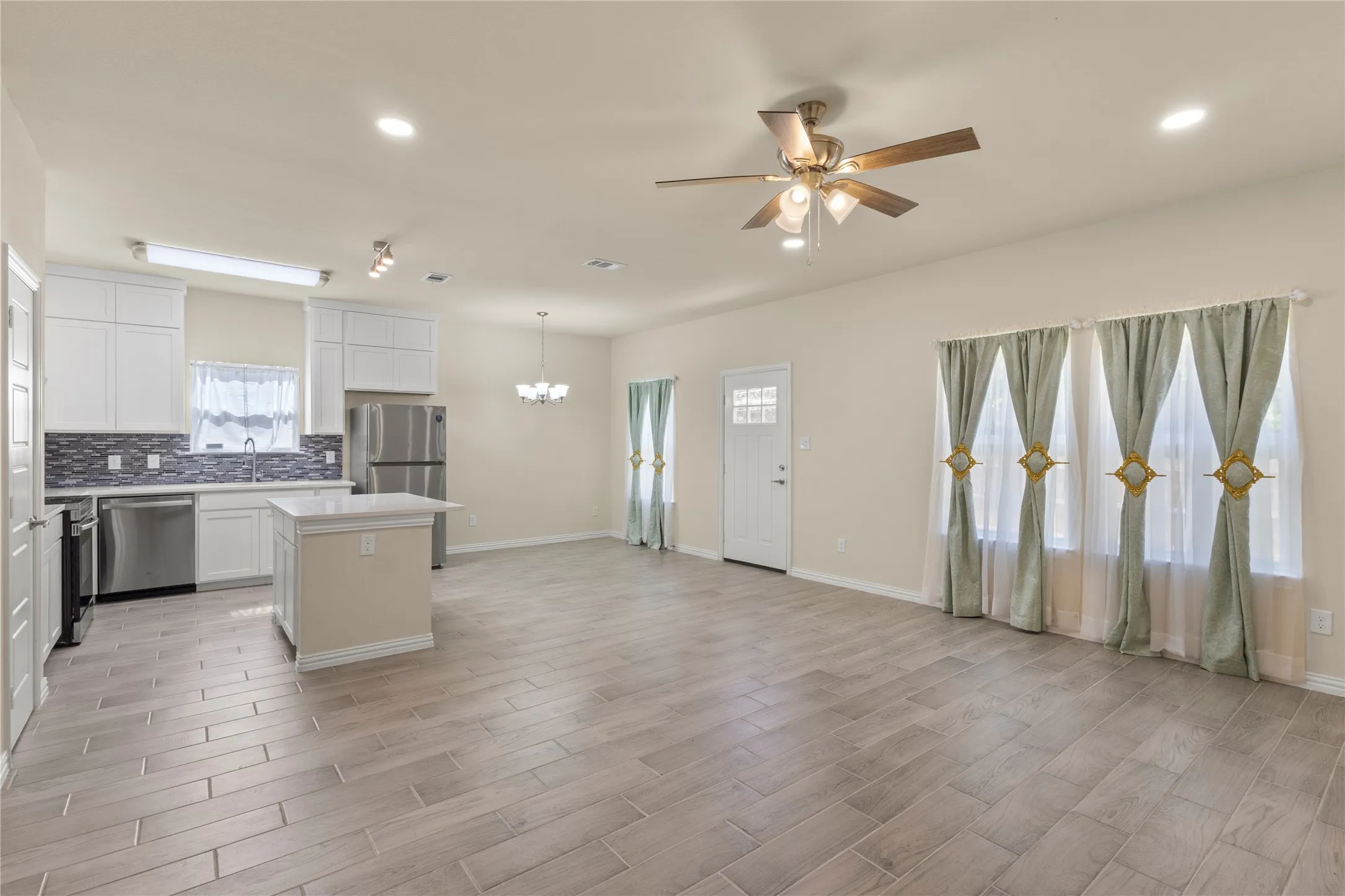 Single Family Residence For Rent in Dallas County , 2959 Simpson Stuart Road, Dallas, Texas 75241, 3 Bedroom, 2 Bathroom, 2 Garage spaces, 1,298 Sqft, built in 2025, mls#21385395, Real Estate Agent in Dallas, Homes For Rent in Dallas county, Homes For Rent in Dallas, Realtor in Dallas Texas, Real Estate Brokerage Independent Realty Texas, Luminita Cordes Realtor