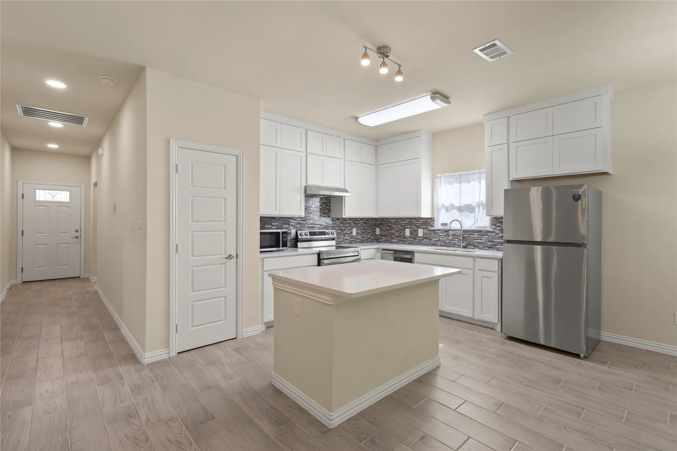 Single Family Residence For Rent in Dallas County , 2959 Simpson Stuart Road, Dallas, Texas 75241, 3 Bedroom, 2 Bathroom, 2 Garage spaces, 1,298 Sqft, built in 2025, mls#21385395, Real Estate Agent in Dallas, Homes For Rent in Dallas county, Homes For Rent in Dallas, Realtor in Dallas Texas, Real Estate Brokerage Independent Realty Texas, Luminita Cordes Realtor