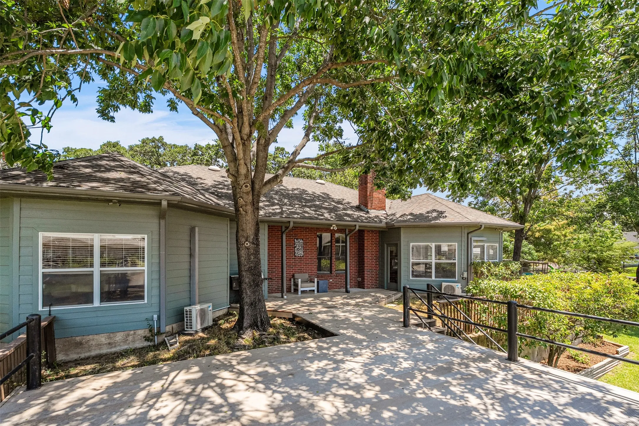 Single Family Residence For Rent in Henderson County , 111 Hickory Creek Circle, Gun Barrel City, Texas 75156, 3 Bedroom, 2 Bathroom, 2 Garage spaces, 2,094 Sqft, built in 1991, mls#21387322, Real Estate Agent in Gun Barrel City, Homes For Rent in Henderson county, Homes For Rent in Gun Barrel City, Realtor in Gun Barrel City Texas, Real Estate Brokerage Independent Realty Texas, Luminita Cordes Realtor