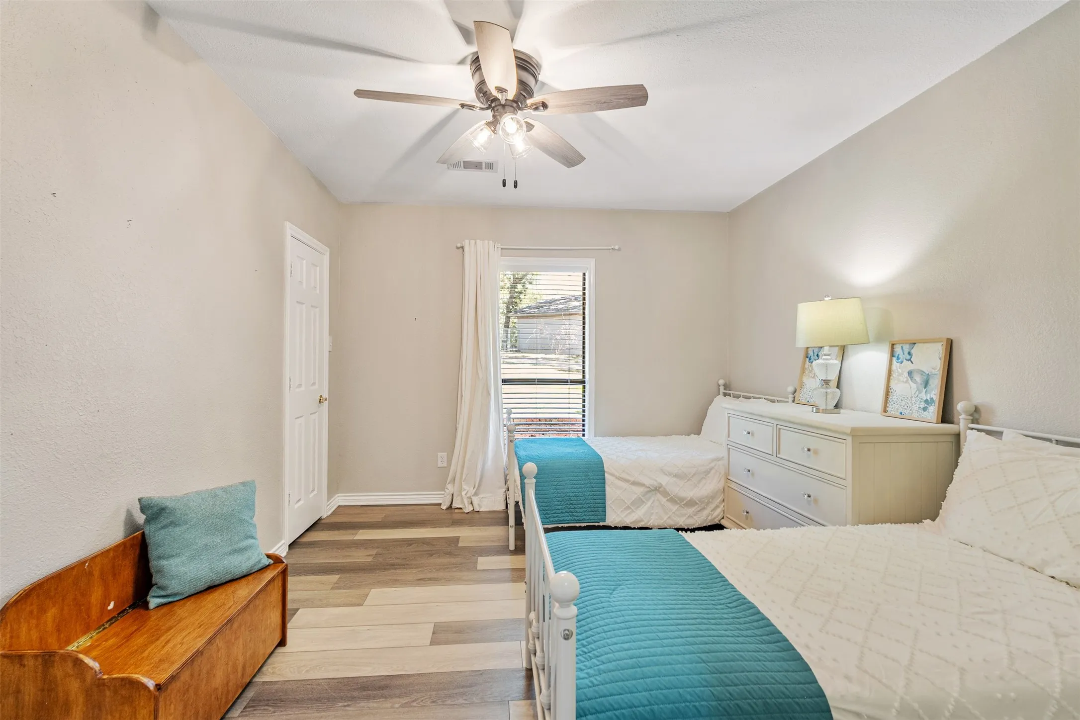 Single Family Residence For Rent in Henderson County , 111 Hickory Creek Circle, Gun Barrel City, Texas 75156, 3 Bedroom, 2 Bathroom, 2 Garage spaces, 2,094 Sqft, built in 1991, mls#21387322, Real Estate Agent in Gun Barrel City, Homes For Rent in Henderson county, Homes For Rent in Gun Barrel City, Realtor in Gun Barrel City Texas, Real Estate Brokerage Independent Realty Texas, Luminita Cordes Realtor