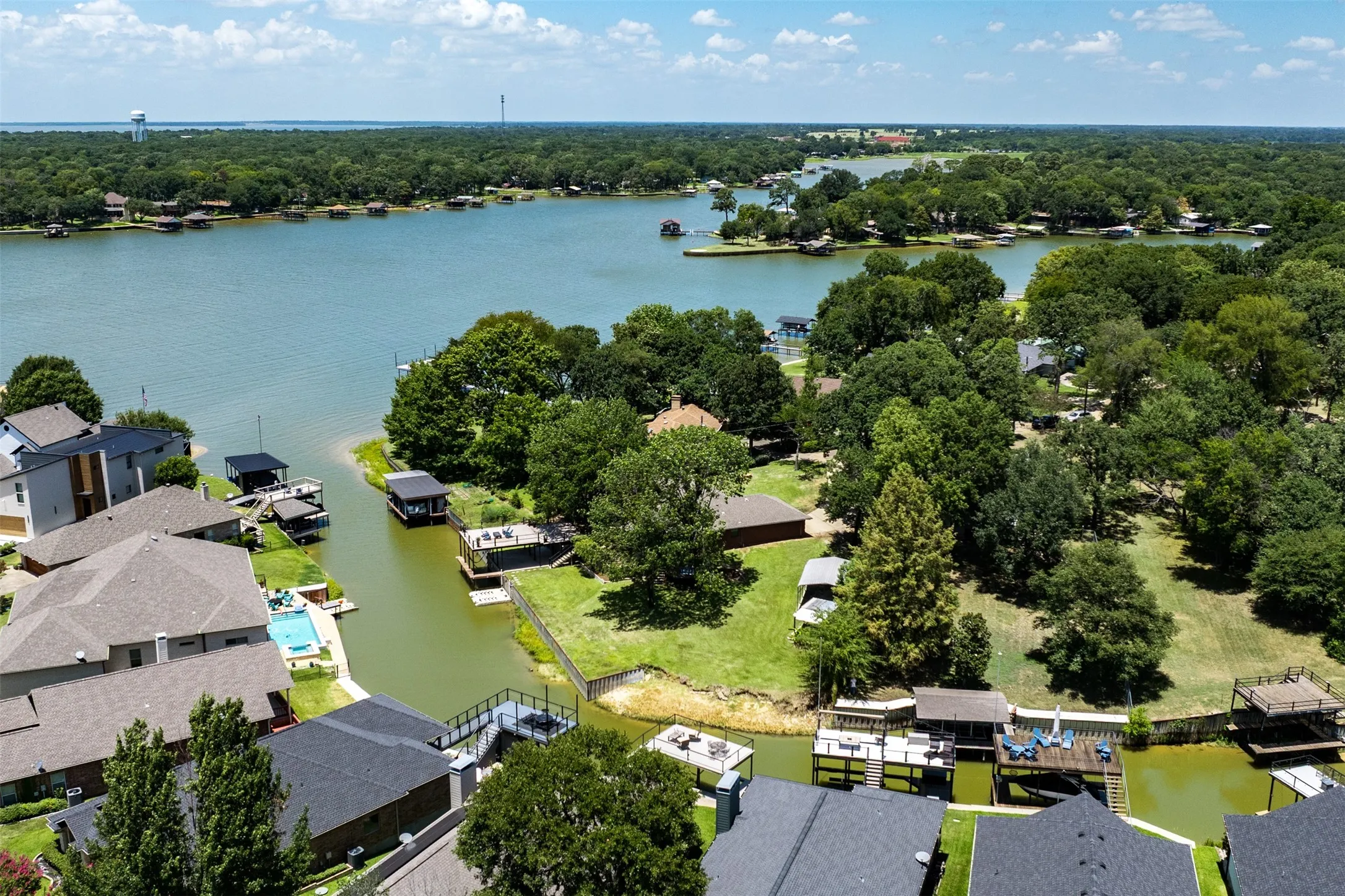 Single Family Residence For Rent in Henderson County , 111 Hickory Creek Circle, Gun Barrel City, Texas 75156, 3 Bedroom, 2 Bathroom, 2 Garage spaces, 2,094 Sqft, built in 1991, mls#21387322, Real Estate Agent in Gun Barrel City, Homes For Rent in Henderson county, Homes For Rent in Gun Barrel City, Realtor in Gun Barrel City Texas, Real Estate Brokerage Independent Realty Texas, Luminita Cordes Realtor