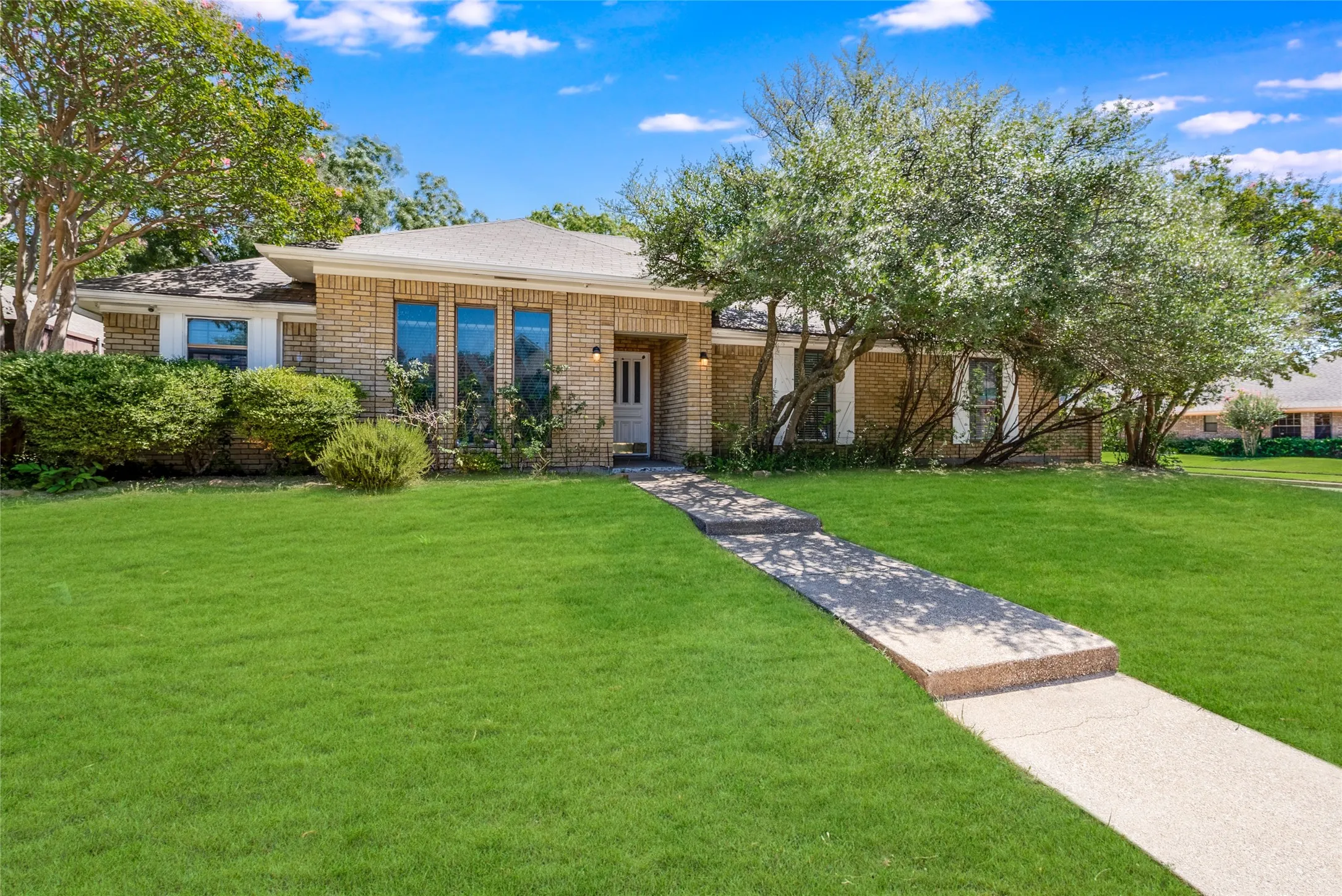 Single Family Residence For Sale in Collin County , 2300 San Gabriel Drive, Plano, Texas 75074, 4 Bedroom, 3 Bathroom, 2 Garage spaces, 2,171 Sqft, built in 1981, mls#21385789, Real Estate Agent in Plano, Homes For Sale in Collin county, Homes For Sale in Plano, Realtor in Plano Texas, Real Estate Brokerage Independent Realty Texas, Luminita Cordes Realtor