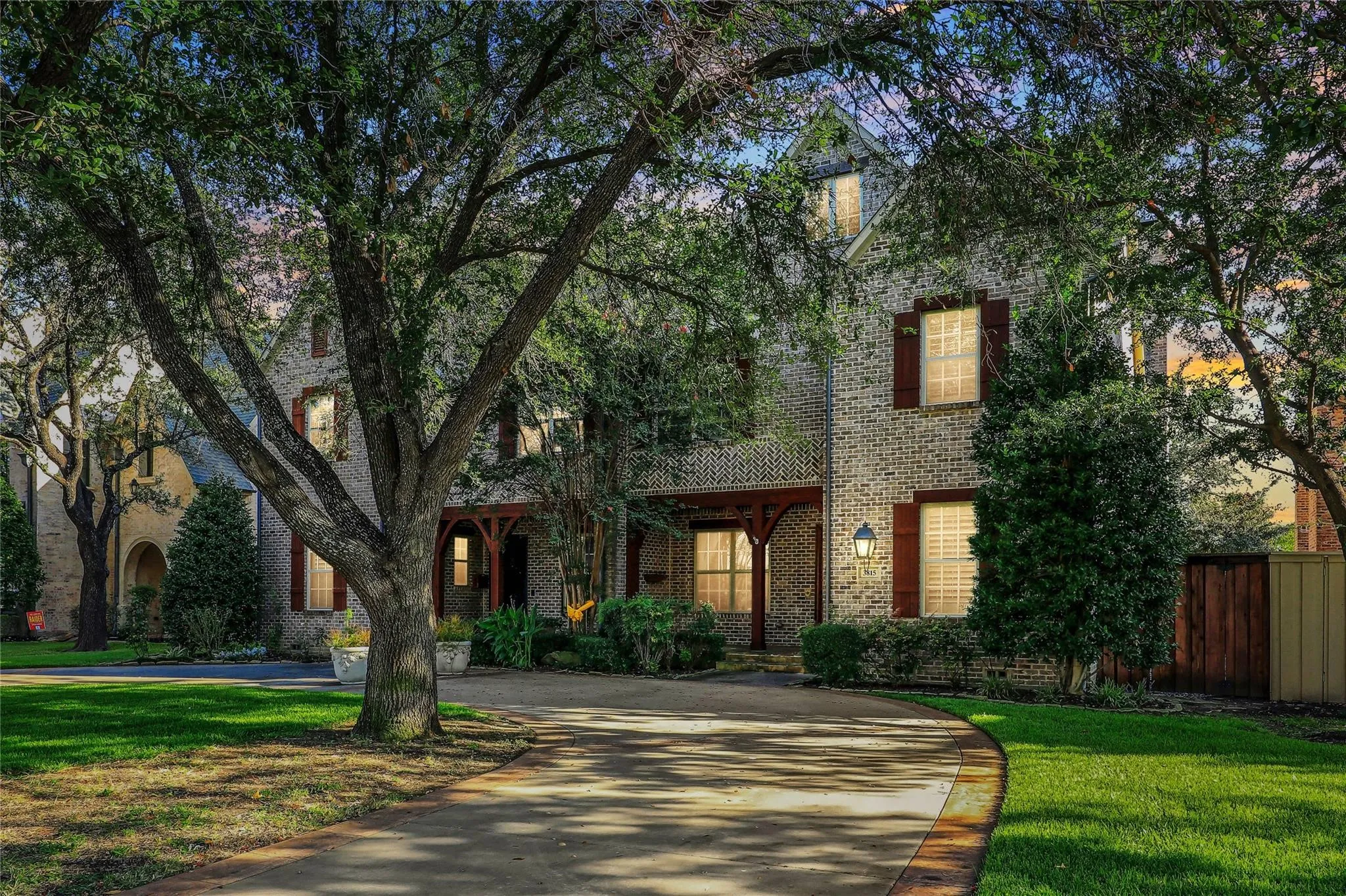 Duplex For Rent in Dallas County , 3815 Northwest Parkway, University Park, Texas 75225, 5 Bedroom, 6 Bathroom, 2 Garage spaces, 4,926 Sqft, built in 2006, mls#21386597, Real Estate Agent in University Park, Homes For Rent in Dallas county, Homes For Rent in University Park, Realtor in University Park Texas, Real Estate Brokerage Independent Realty Texas, Luminita Cordes Realtor