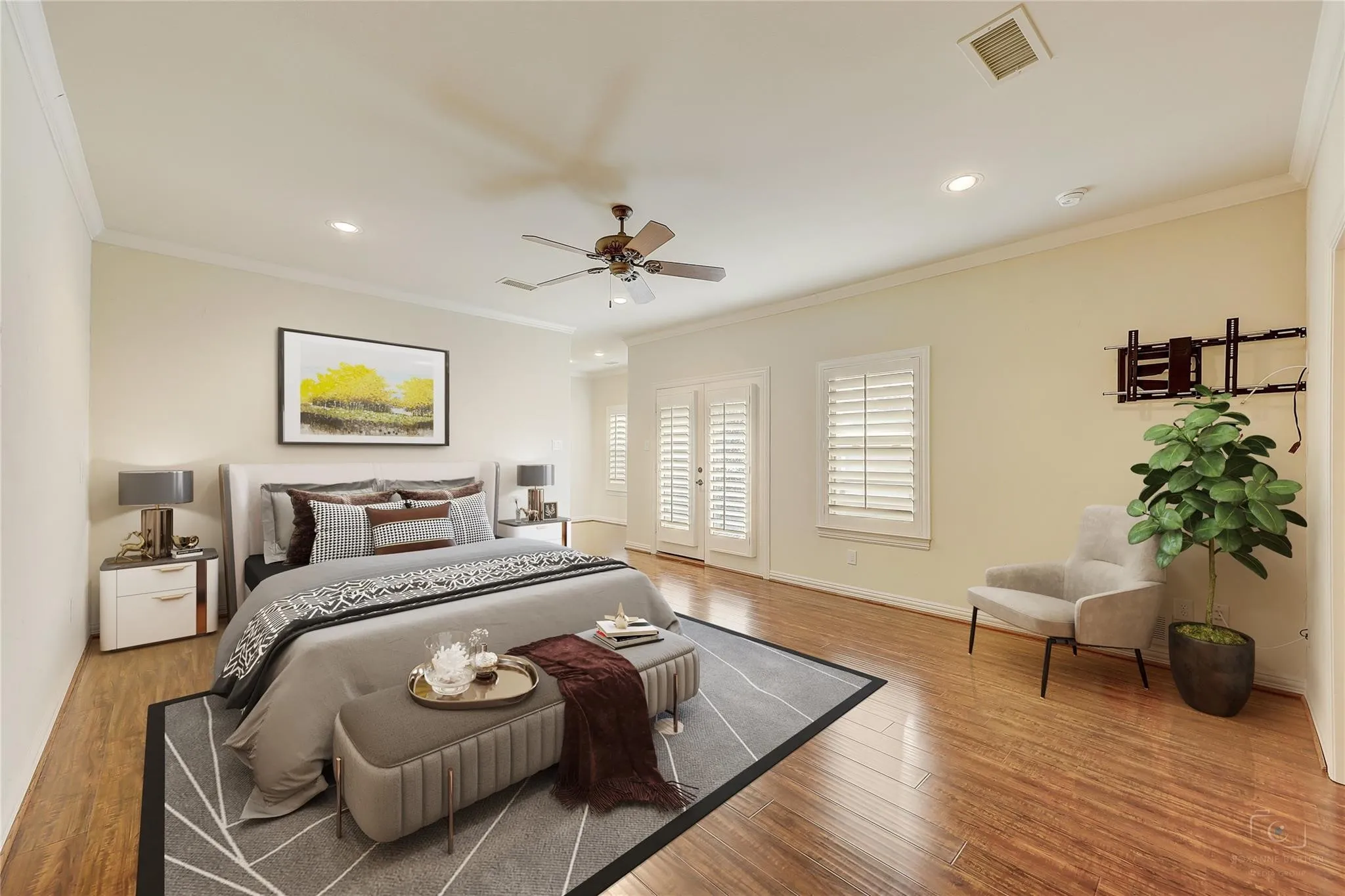Wood-finish flooring, crown molding, recessed lighting, and a ceiling fan with light fixture