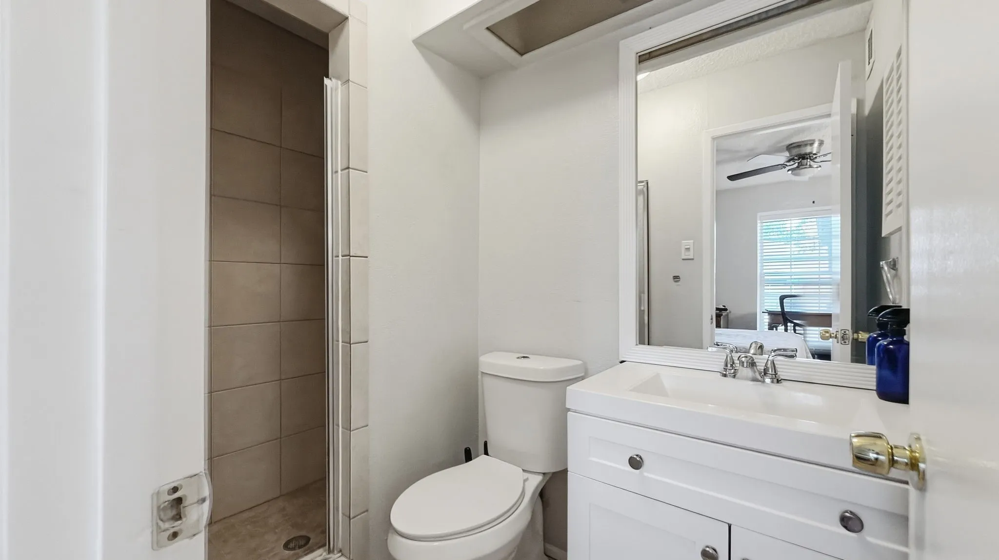 Condominium For Sale in Dallas County , 5232 Fleetwood Oaks Avenue 216, Dallas, Texas 75235, 2 Bedroom, 2 Bathroom, Garage spaces, 1,010 Sqft, built in 1963, mls#21387216, Real Estate Agent in Dallas, Homes For Sale in Dallas county, Homes For Sale in Dallas, Realtor in Dallas Texas, Real Estate Brokerage Independent Realty Texas, Luminita Cordes Realtor