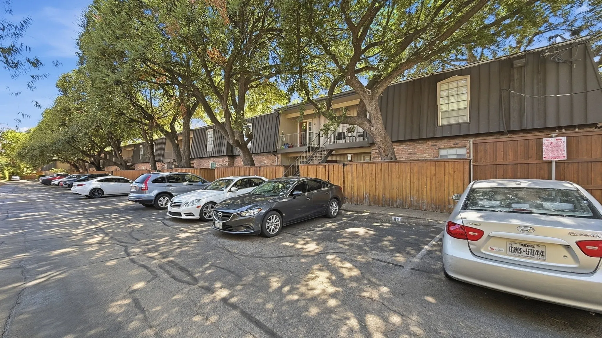 Condominium For Sale in Dallas County , 5232 Fleetwood Oaks Avenue 216, Dallas, Texas 75235, 2 Bedroom, 2 Bathroom, Garage spaces, 1,010 Sqft, built in 1963, mls#21387216, Real Estate Agent in Dallas, Homes For Sale in Dallas county, Homes For Sale in Dallas, Realtor in Dallas Texas, Real Estate Brokerage Independent Realty Texas, Luminita Cordes Realtor